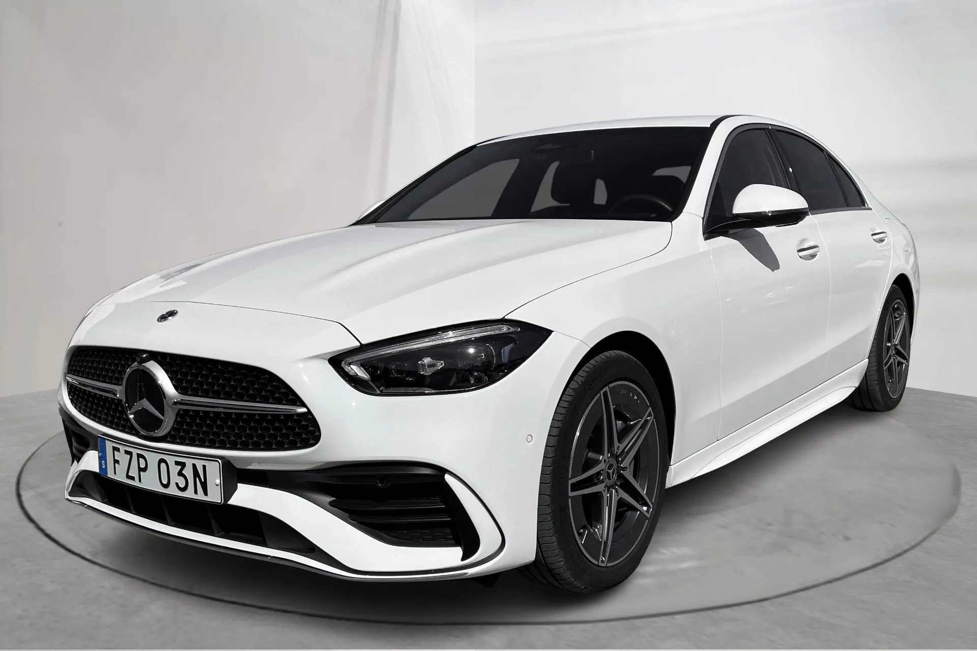 Presentation photo 1 of 23: Mercedes C 300 de Sedan W206 (319hk) - 14 690 km - Automatic - white - 2024