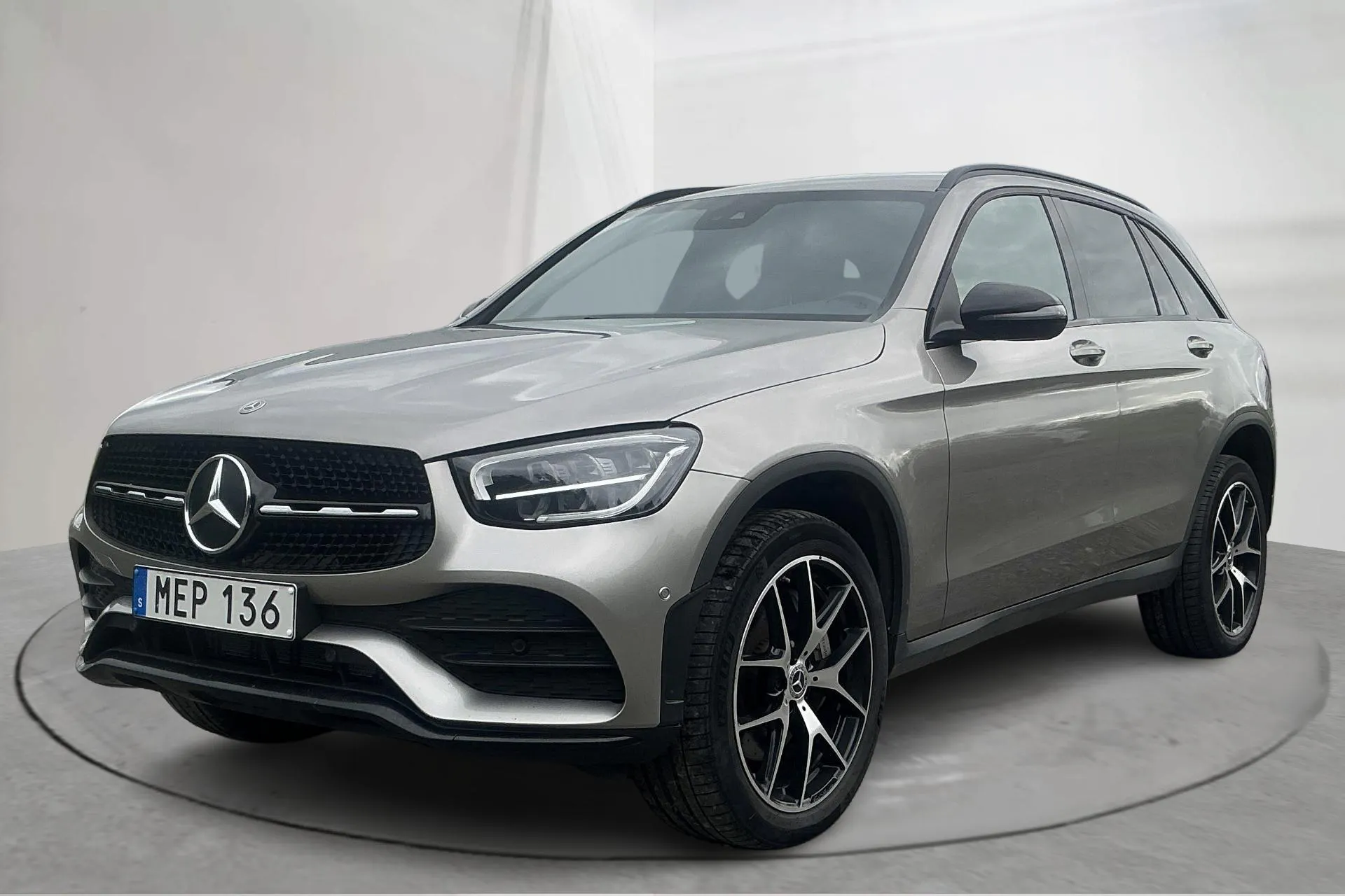 Presentationsfoto 1 av 16: Mercedes GLC 300 de 4MATIC X253 (316hk) - 13 033 mil - Automat - silver - 2022