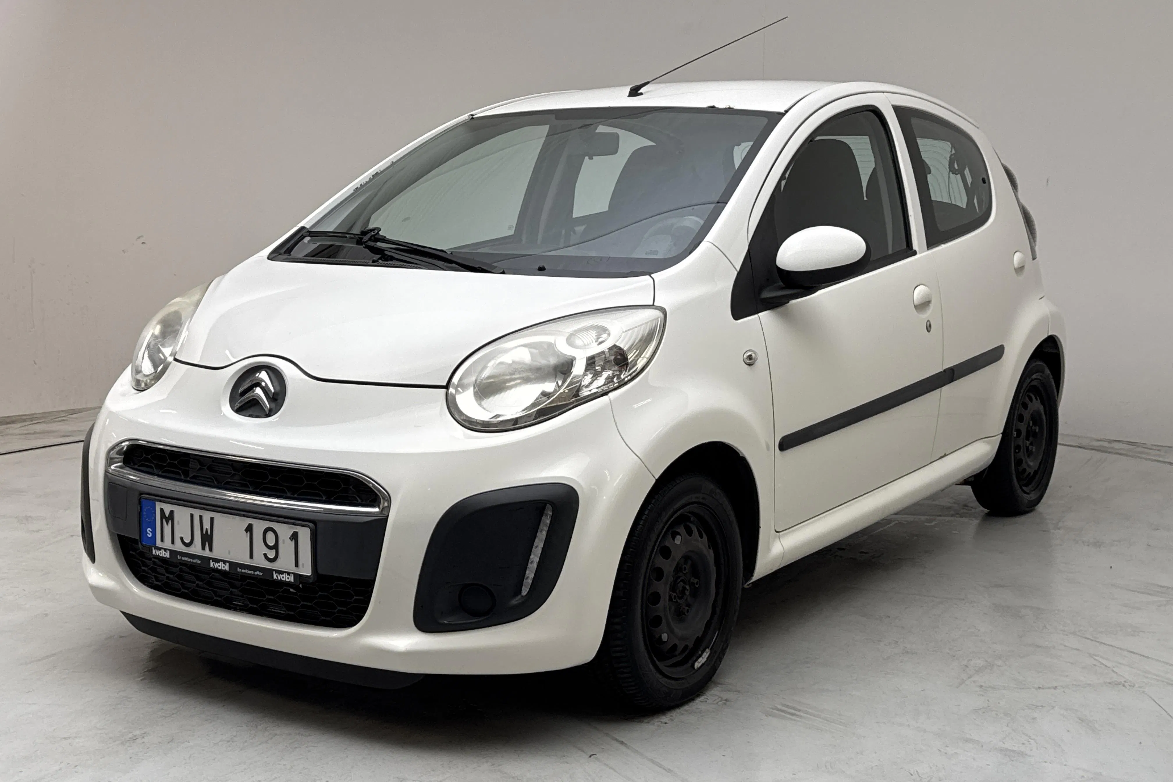 Presentationsfoto 1 av 12: Citroën C1 1.0 5dr (68hk) - 14 022 mil - Manuell - vit - 2013