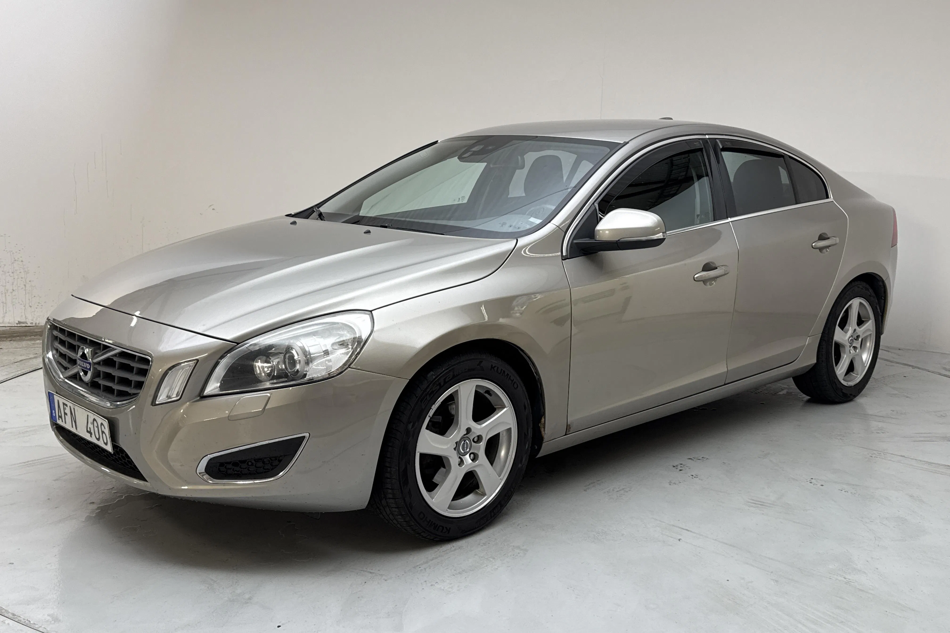 Presentation photo 1 of 12: Volvo S60 D3 (163hk) - 254 870 km - Manual - light brown - 2011