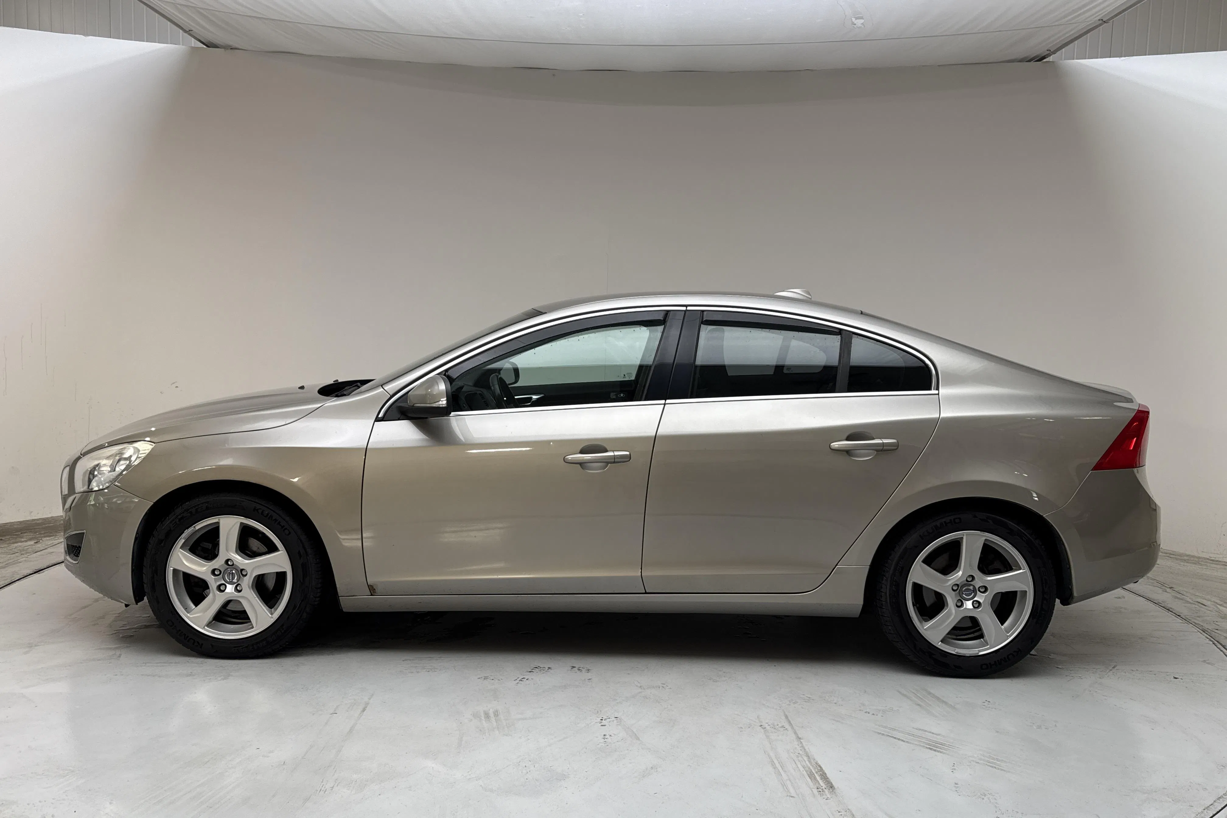 Presentation photo 2 of 12: Volvo S60 D3 (163hk) - 254 870 km - Manual - light brown - 2011
