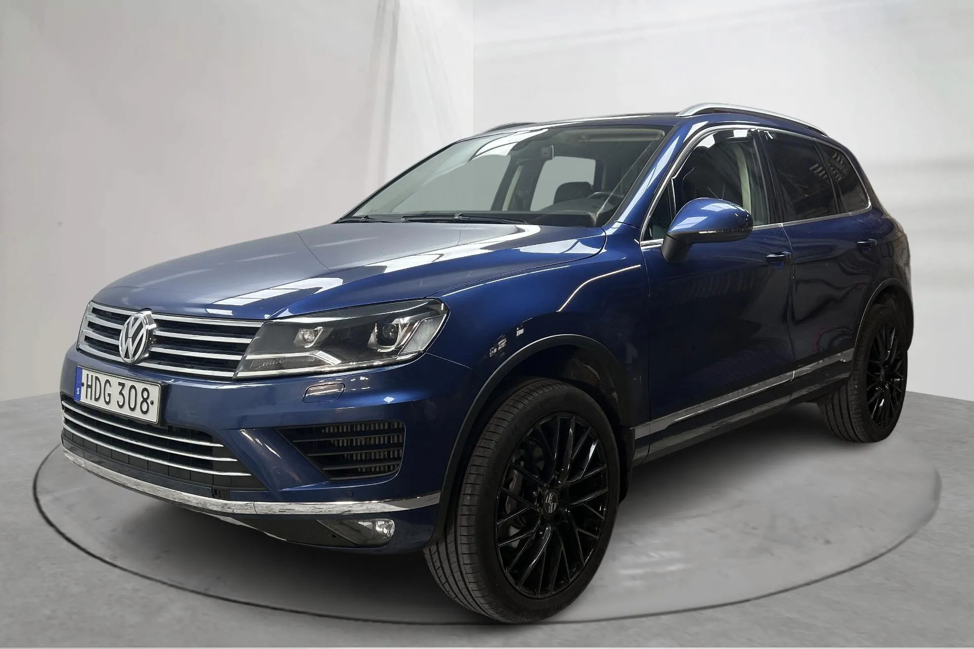 Presentationsfoto 1 av 14: VW Touareg 3.0 TDI BlueMotion Technology (204hk) - 18 887 mil - Automat - blå - 2016