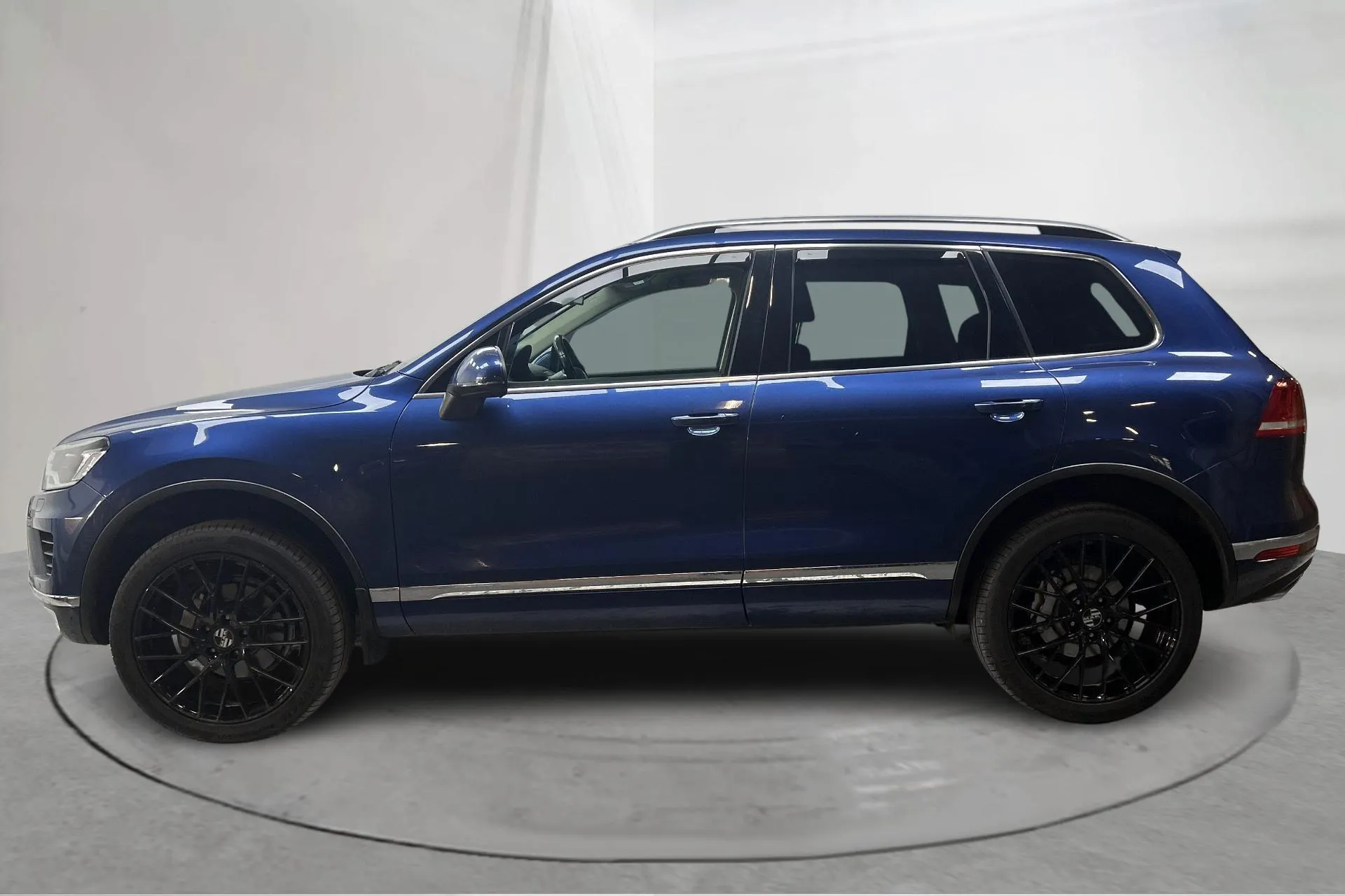 Presentationsfoto 2 av 14: VW Touareg 3.0 TDI BlueMotion Technology (204hk) - 18 887 mil - Automat - blå - 2016