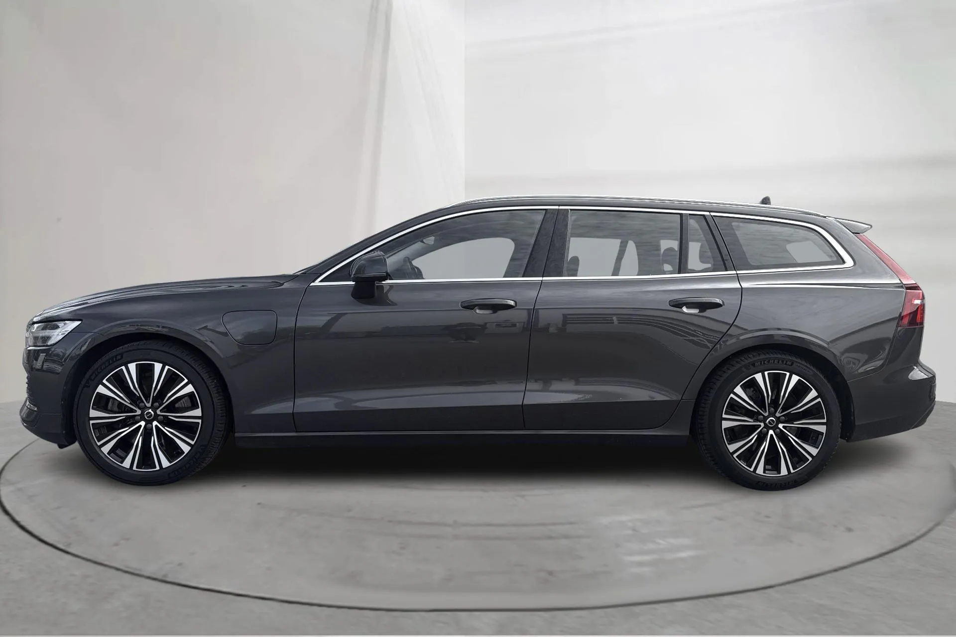 Presentation photo 2 of 16: Volvo V60 T6 AWD Recharge (350hk) - 148 210 km - Automatic - gray - 2023