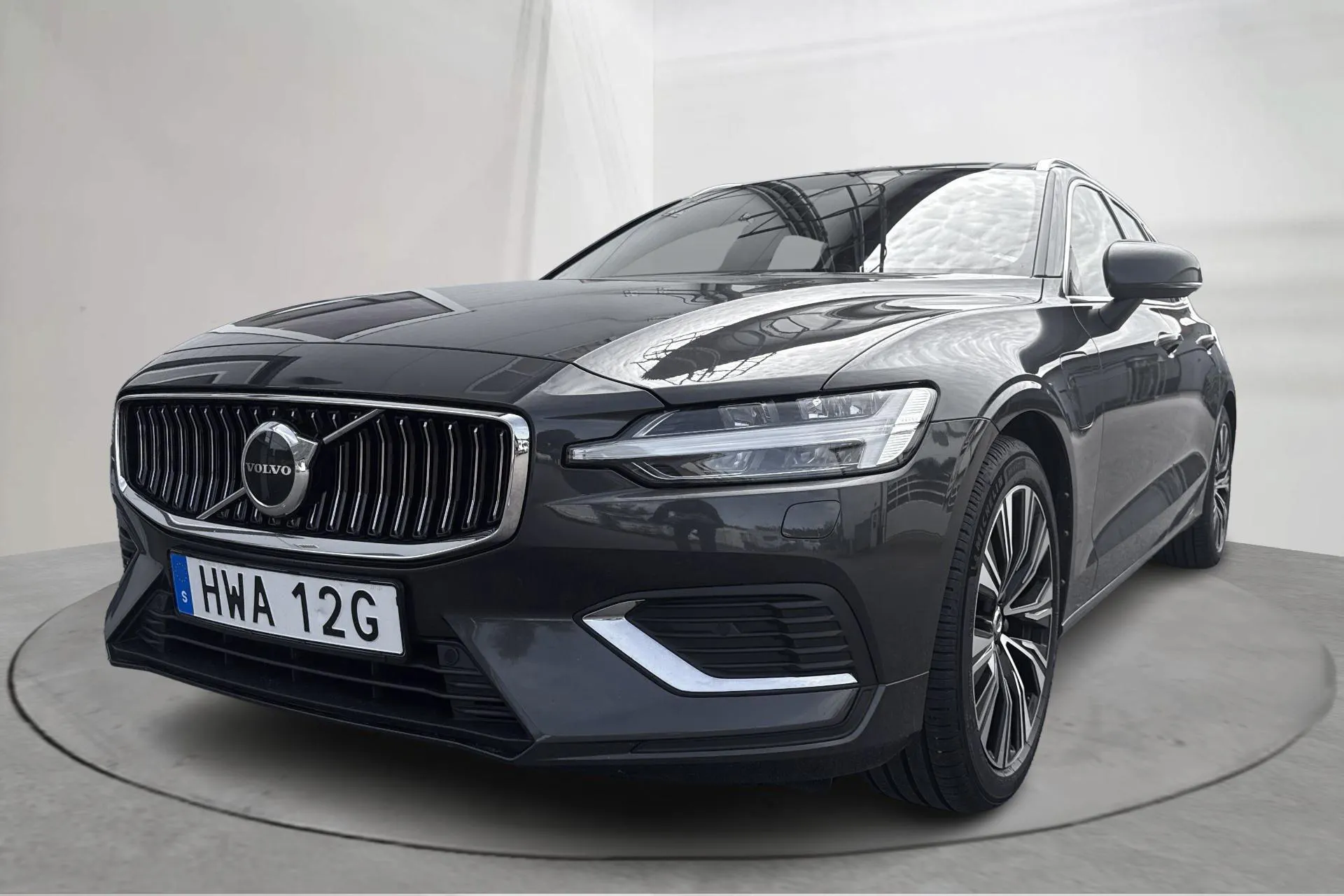 Presentation photo 1 of 16: Volvo V60 T6 AWD Recharge (350hk) - 148 210 km - Automatic - gray - 2023