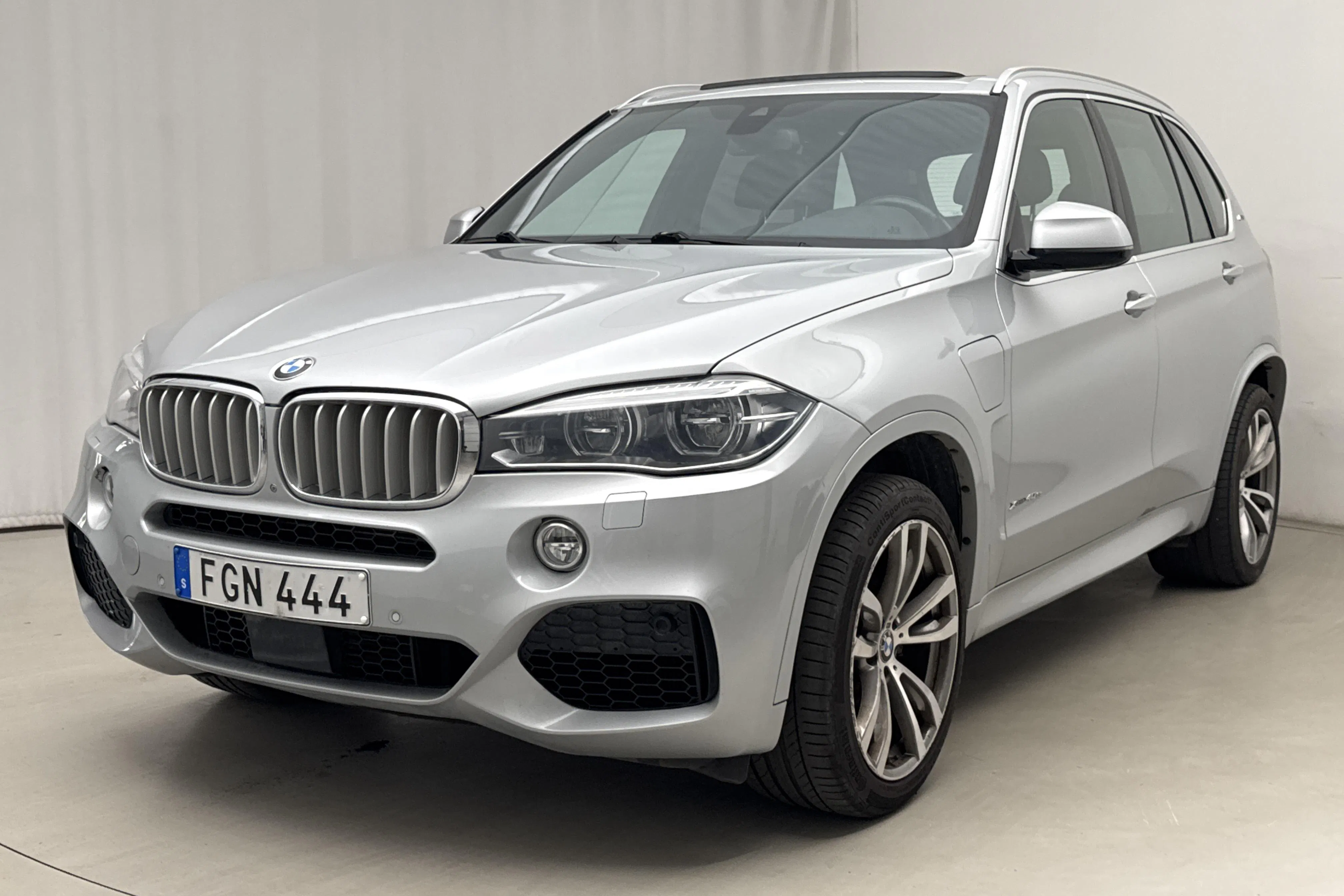 Presentation photo 1 of 27: BMW X5 xDrive40e, F15 (313hk) - 144 950 km - Automatic - silver - 2017