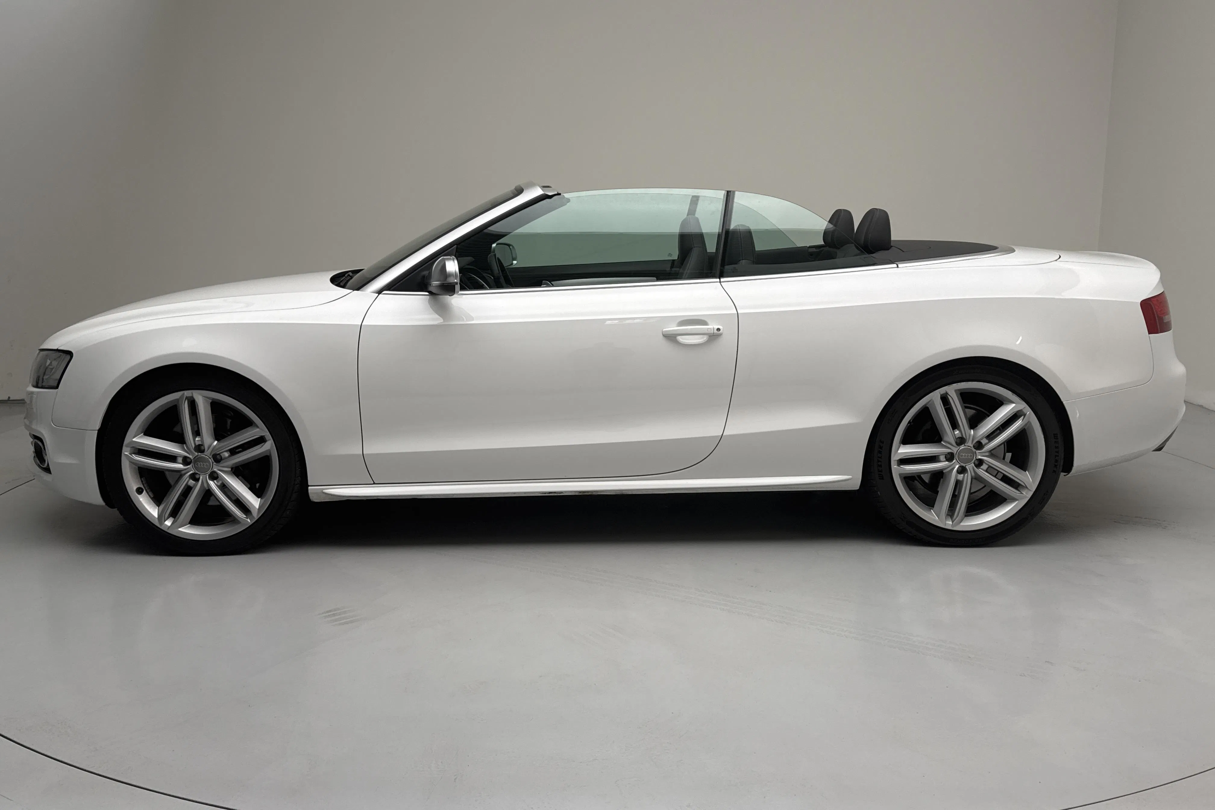 Presentation photo 2 of 17: Audi S5 3.0 TFSI Cabriolet quattro (333hk) - 102 700 km - Automatic - white - 2011