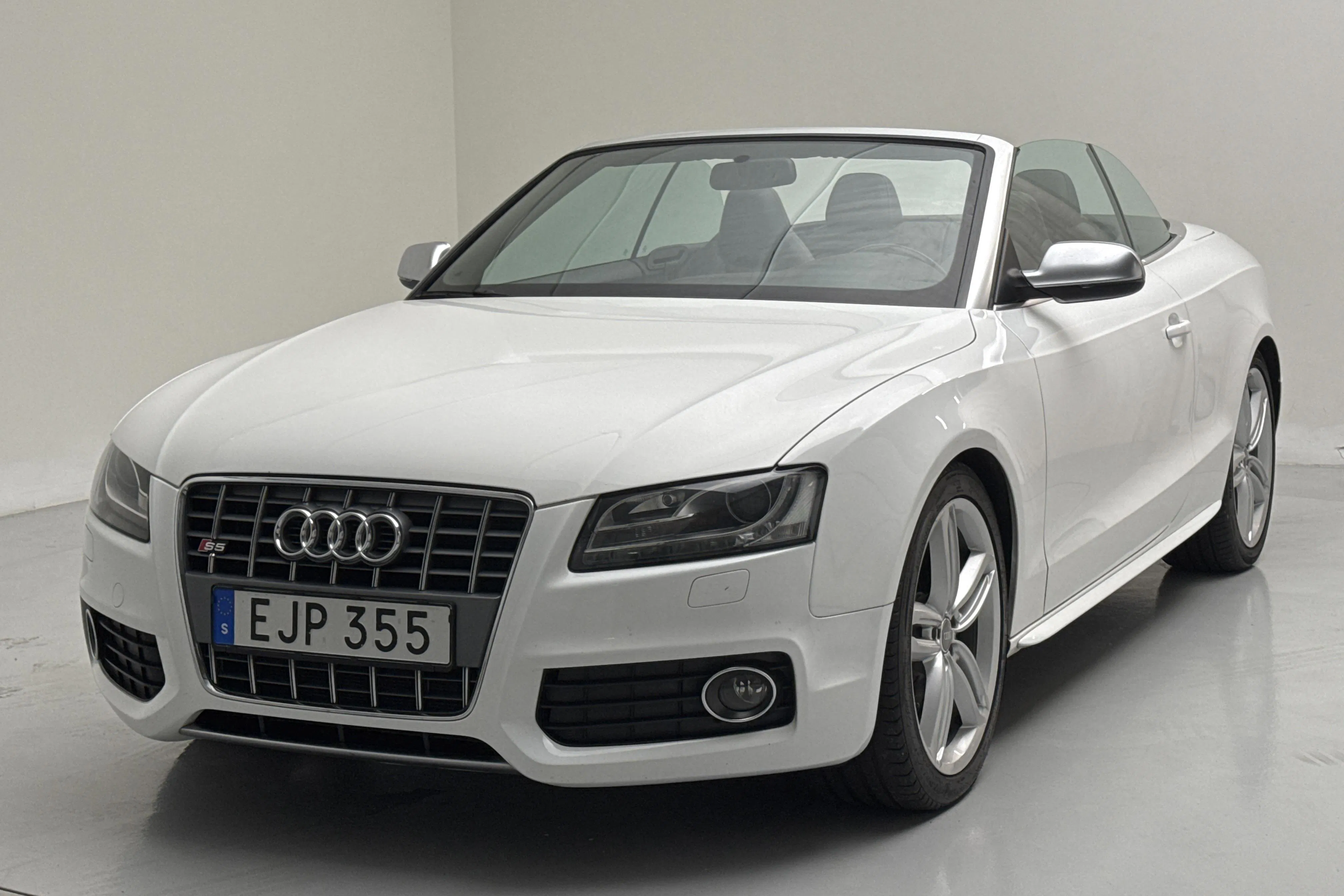 Presentation photo 1 of 17: Audi S5 3.0 TFSI Cabriolet quattro (333hk) - 102 700 km - Automatic - white - 2011