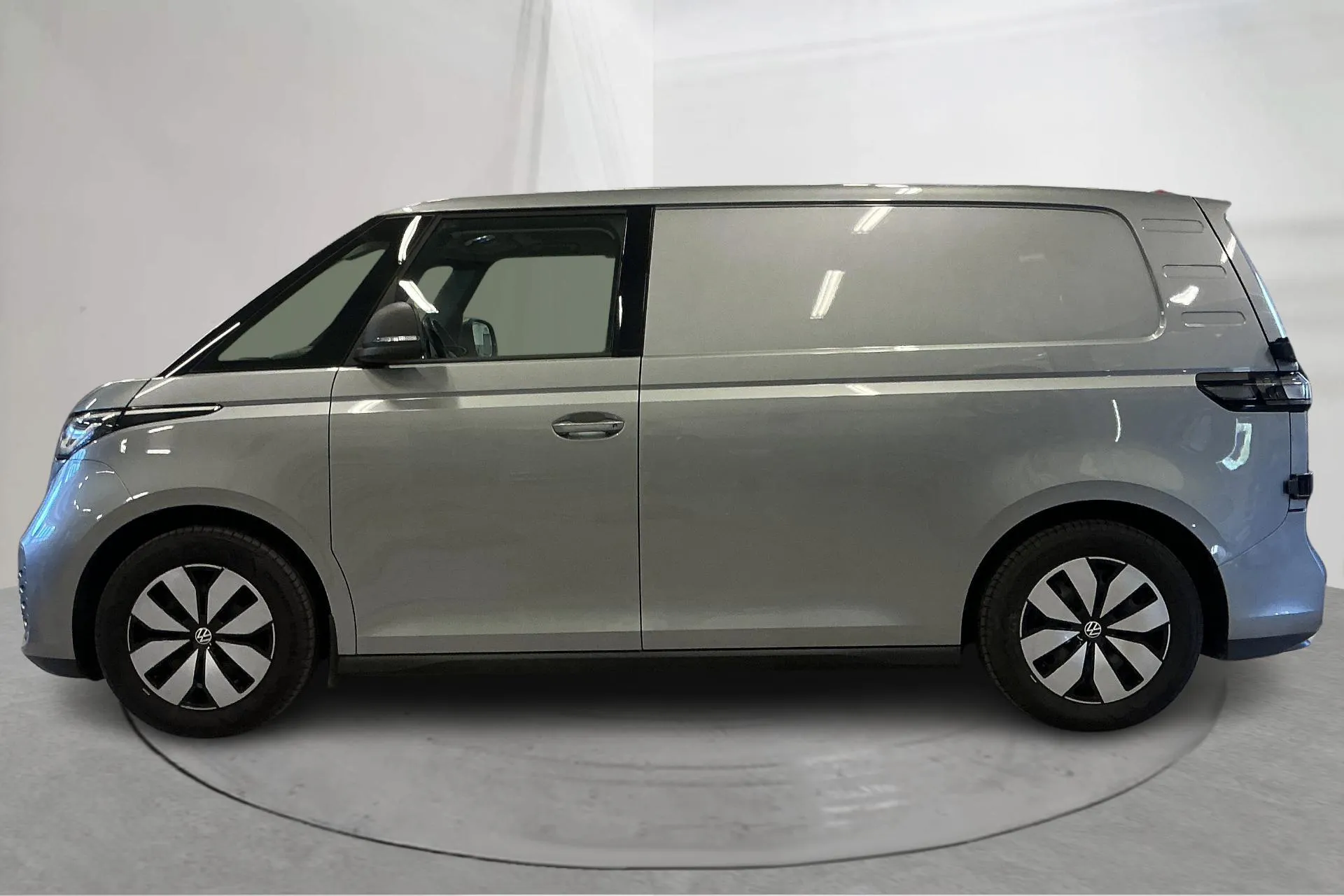 Presentation photo 2 of 17: VW ID. Buzz Cargo 77kWh (204hk) - 95 550 km - Automatic - silver - 2024
