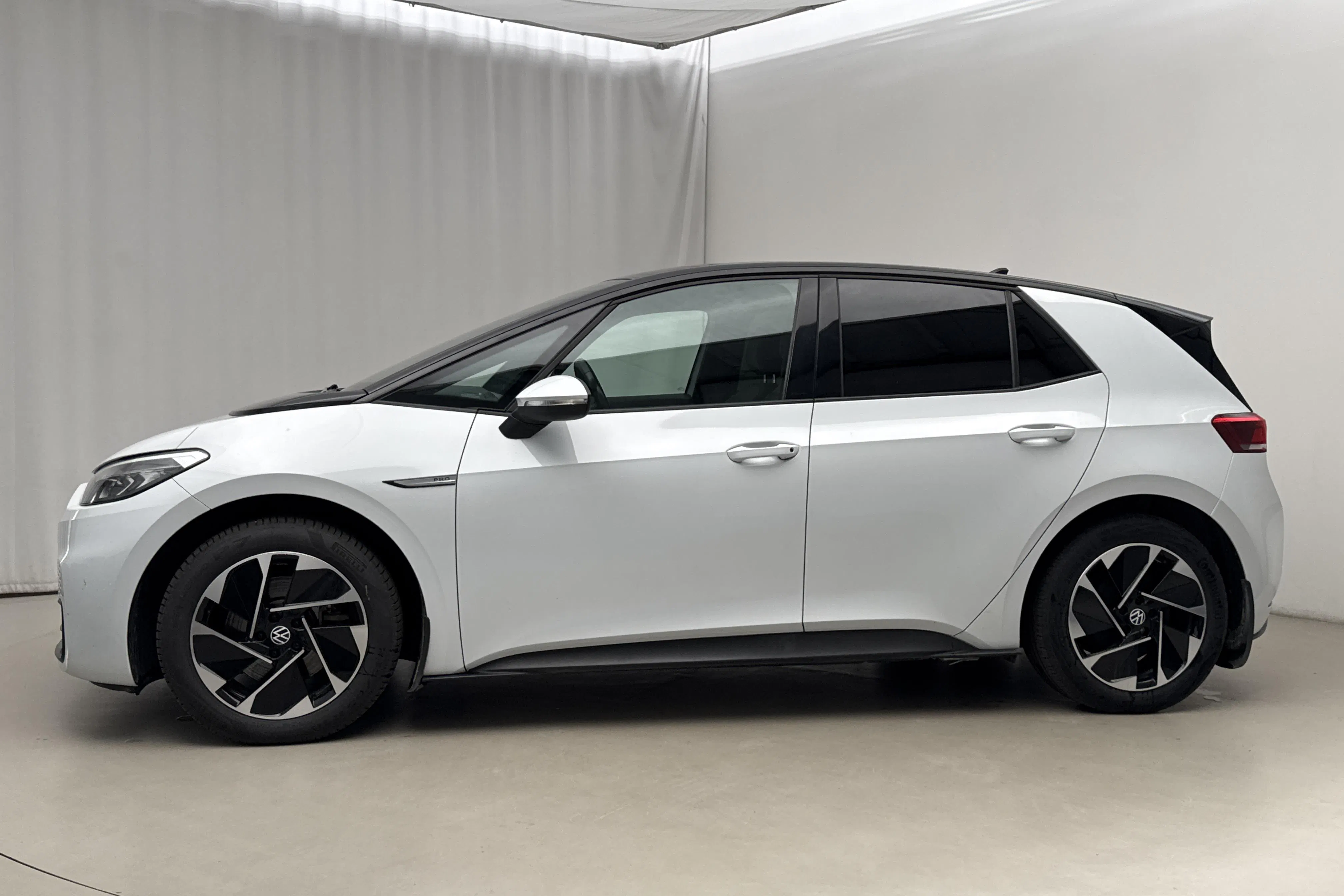 Presentationsfoto 2 av 18: VW ID.3 58kWh (204hk) - 9 396 mil - Automat - vit - 2022