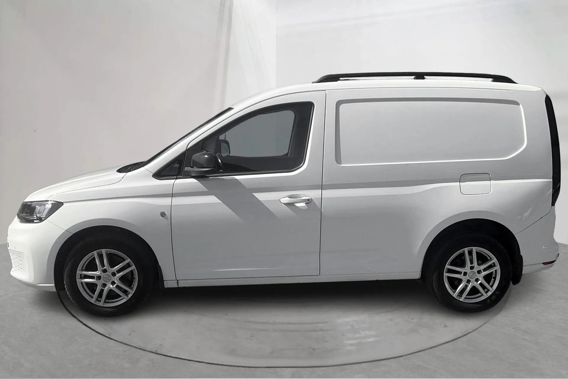 Presentationsfoto 2 av 14: VW Caddy Cargo 1.5 TSI Skåp (114hk) - 10 048 mil - Automat - vit - 2022
