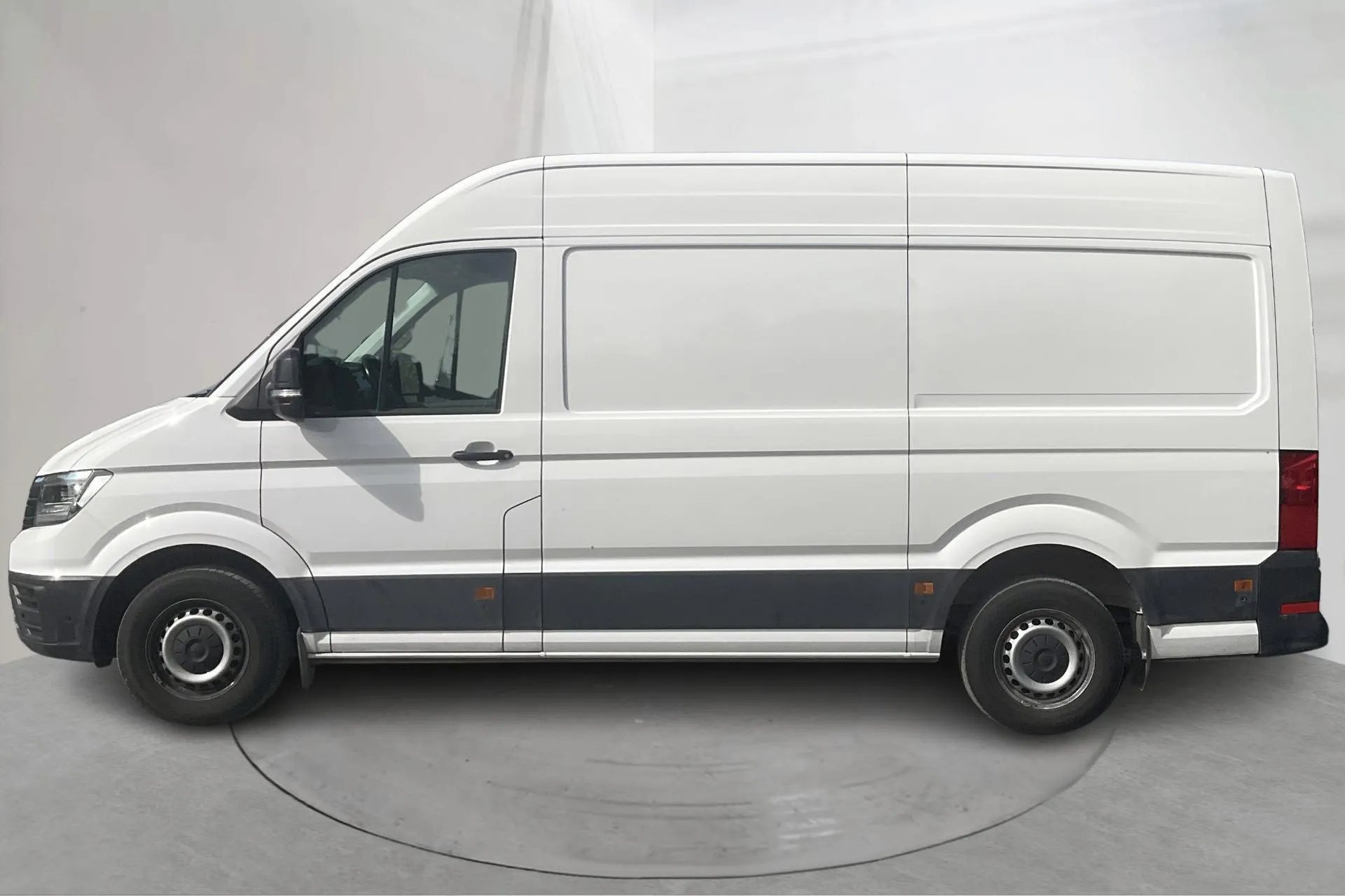 Presentationsfoto 2 av 16: VW Crafter 35 2.0 TDI Skåp (177hk) - 5 307 mil - Automat - vit - 2023