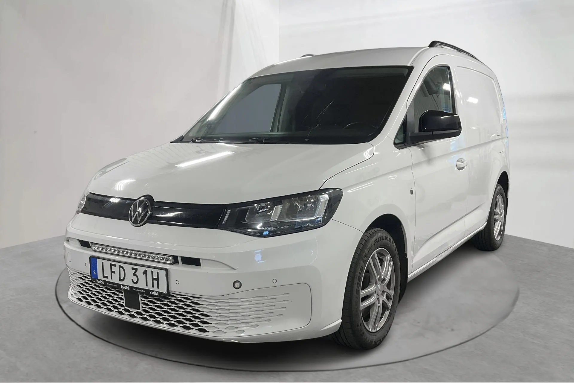 Presentationsfoto 1 av 16: VW Caddy Cargo 1.5 TSI Skåp (114hk) - 14 295 mil - Automat - vit - 2022