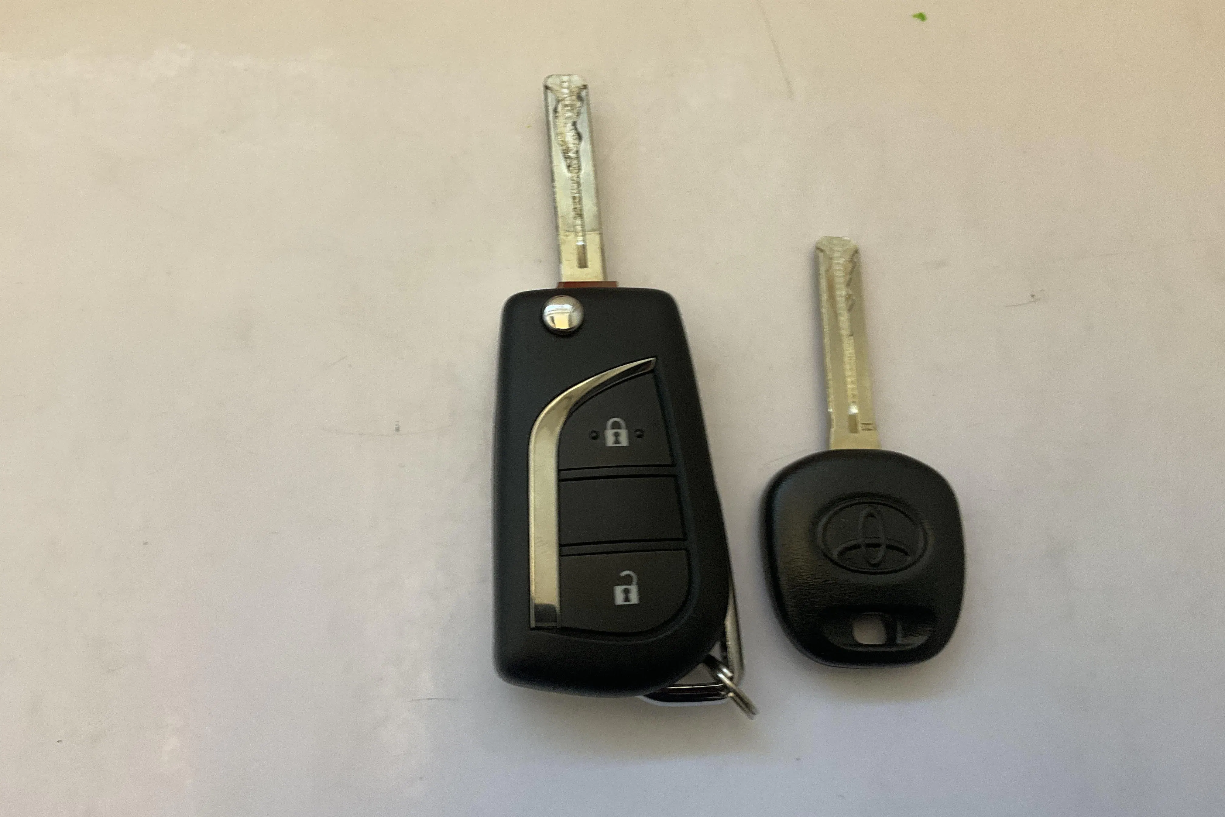 Presentationsfoto 13 av 13: Toyota Yaris 1.5 Hybrid 5dr (116hk) - 631 mil - Automat - röd - 2024