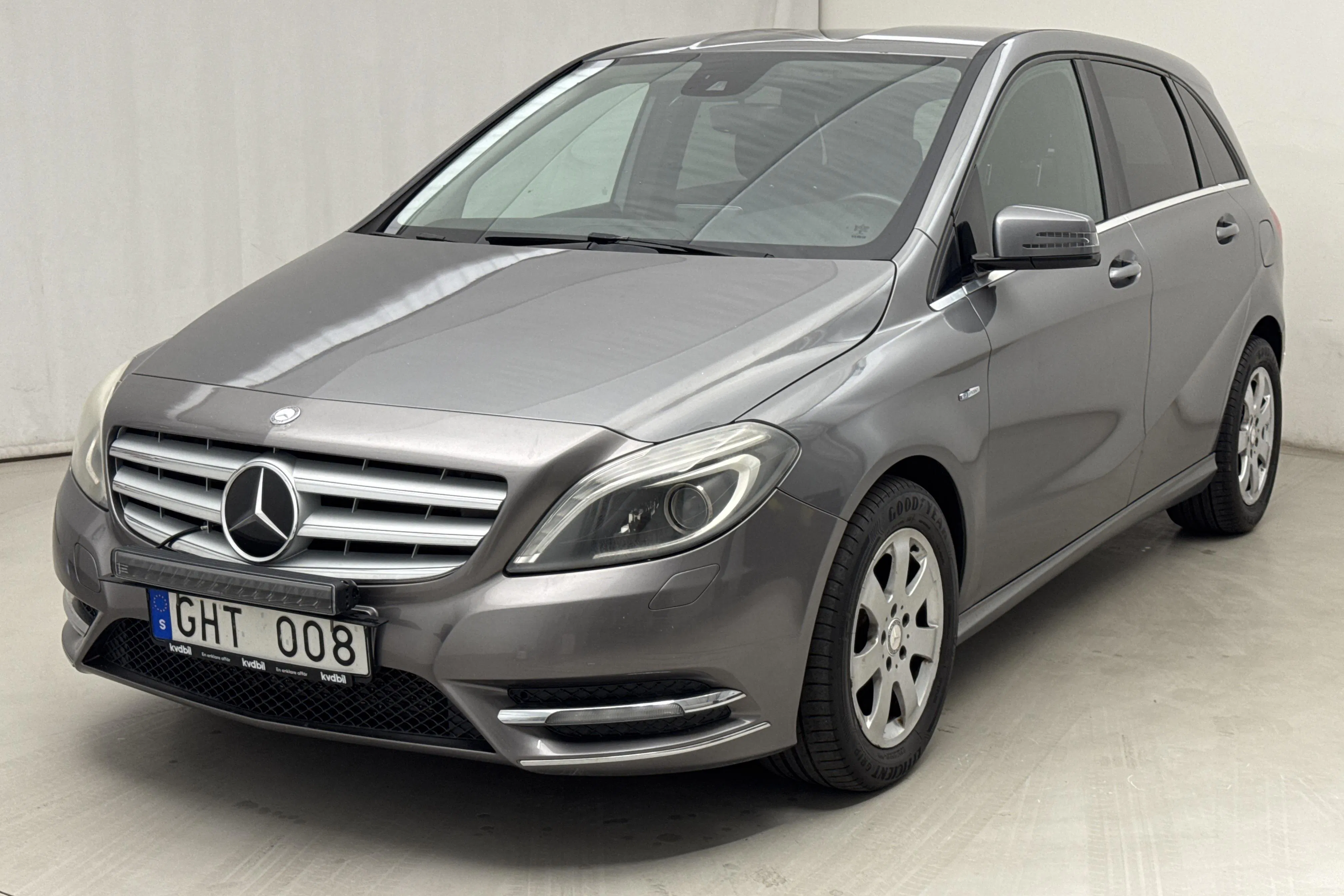 Presentationsfoto 1 av 14: Mercedes B 180 CDI W246 (109hk) - 23 467 mil - Automat - Mörkgrå - 2012