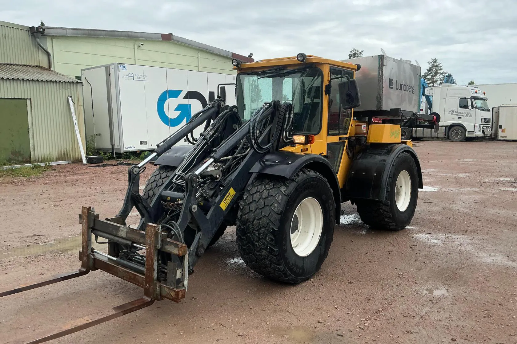 Presentation photo 1 of 46: LUNDBERG 345 LSE 6220 - 32 480 km - Automatic - yellow - 2015