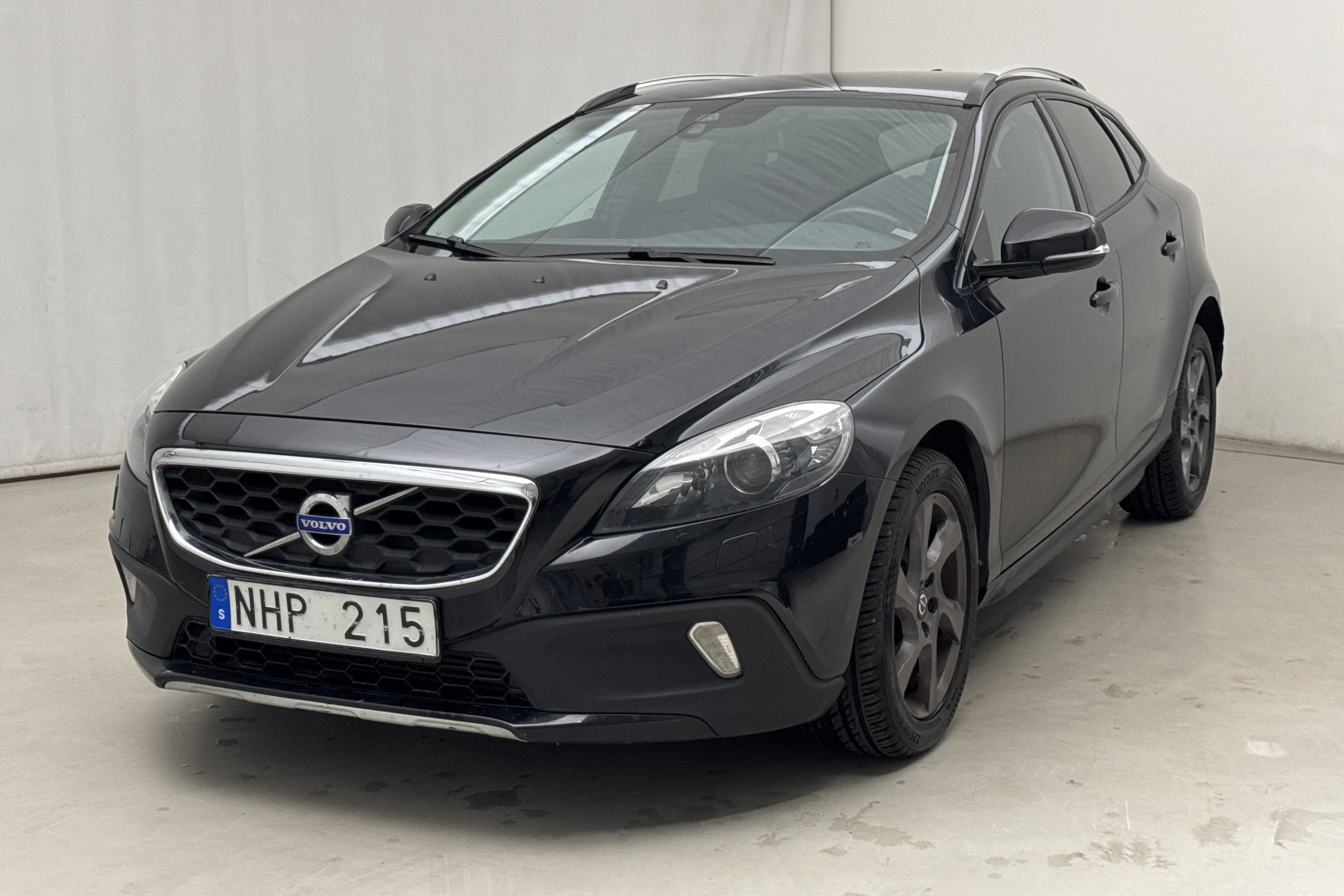 Presentation photo 1 of 15: Volvo V40 Cross Country D2 (115hk) - 114 400 km - Automatic - black - 2014