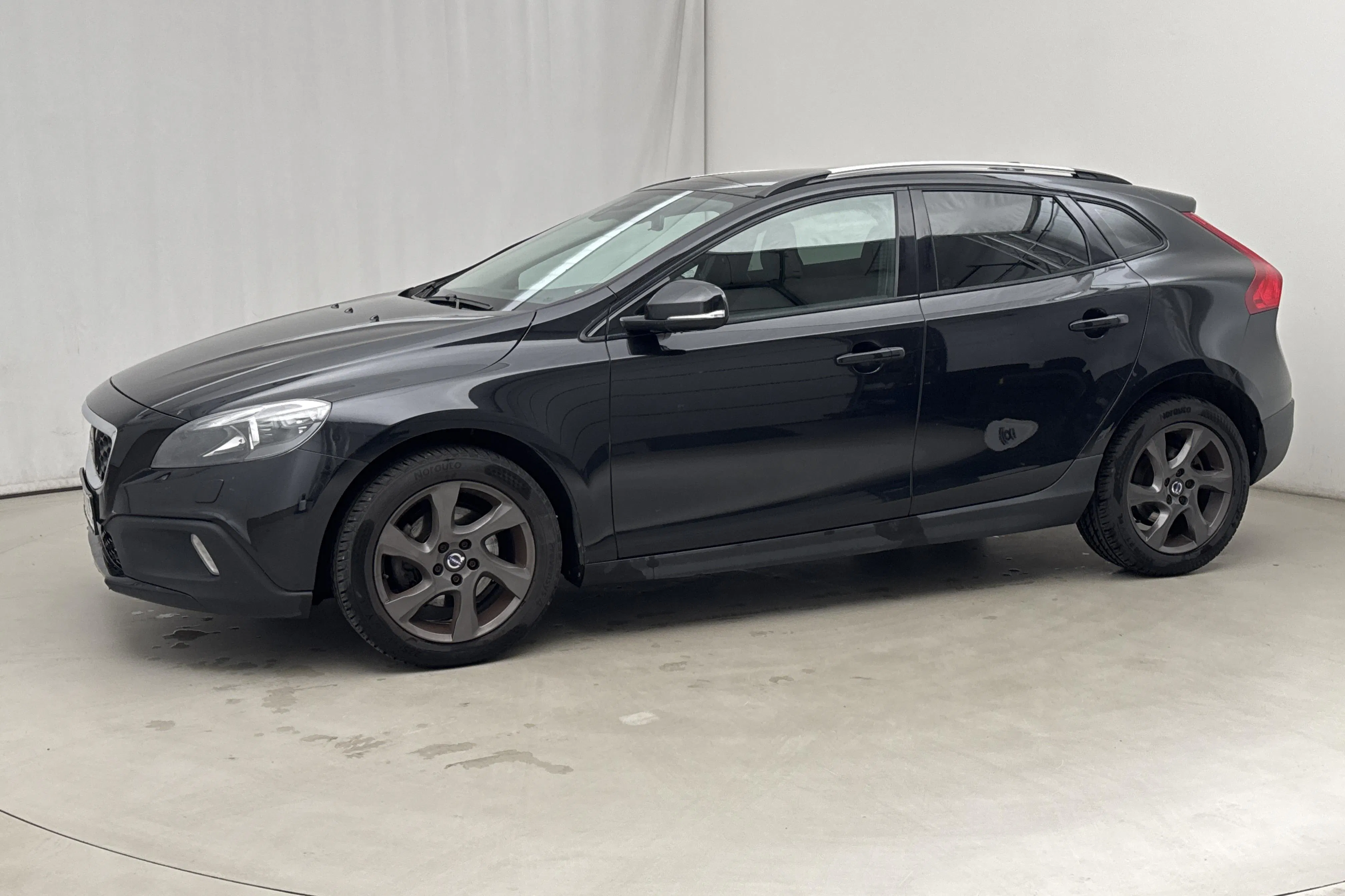 Presentation photo 2 of 15: Volvo V40 Cross Country D2 (115hk) - 114 400 km - Automatic - black - 2014
