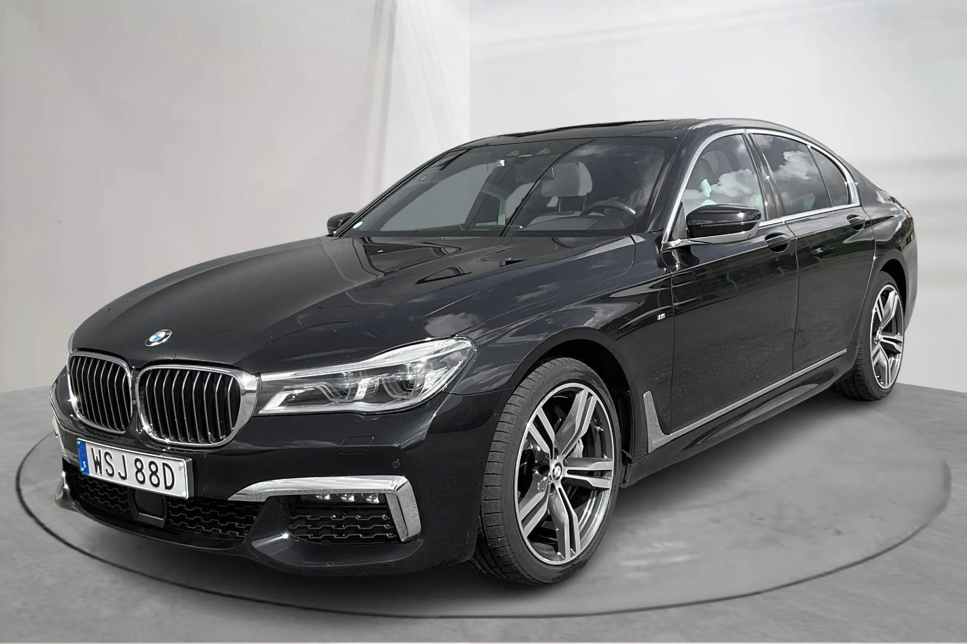 Presentation photo 1 of 18: BMW 750d xDrive Sedan, G11 (400hk) - 98 660 km - Automatic - black - 2019