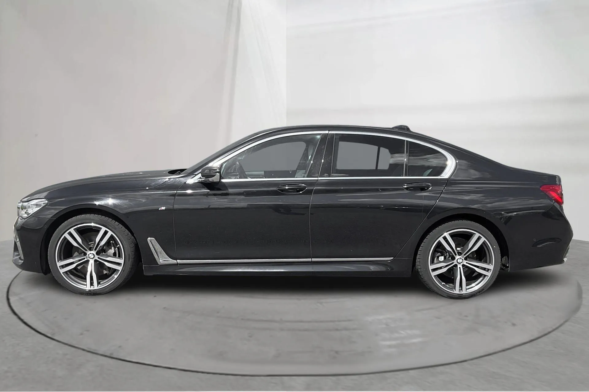 Presentation photo 2 of 18: BMW 750d xDrive Sedan, G11 (400hk) - 98 660 km - Automatic - black - 2019