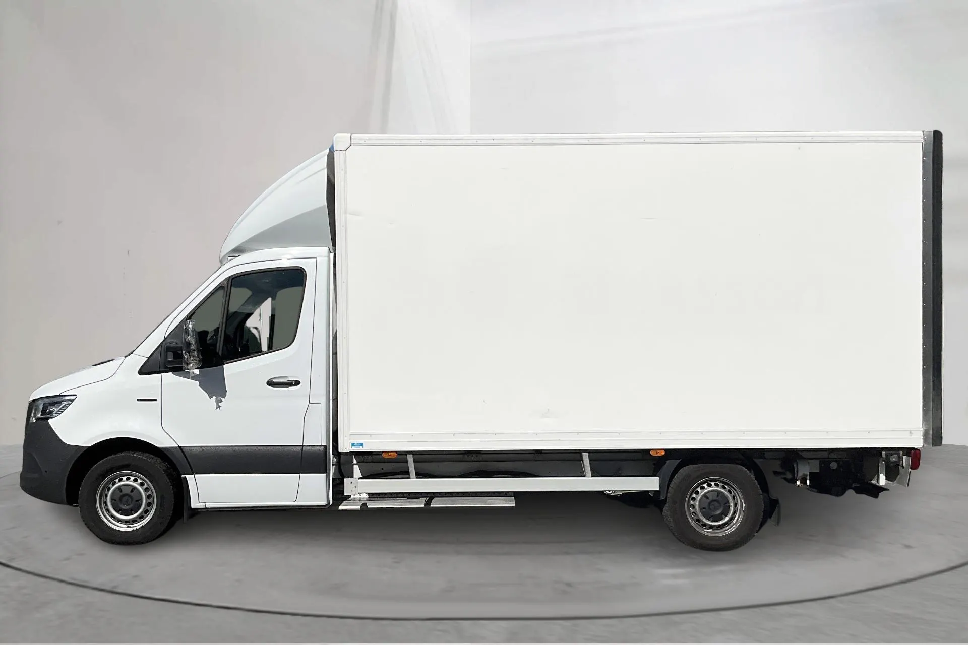 Presentation photo 2 of 14: Mercedes eSprinter 320 Skåp RWD 81kWh (204hk) - 75 951 km - Automatic - white - 2025