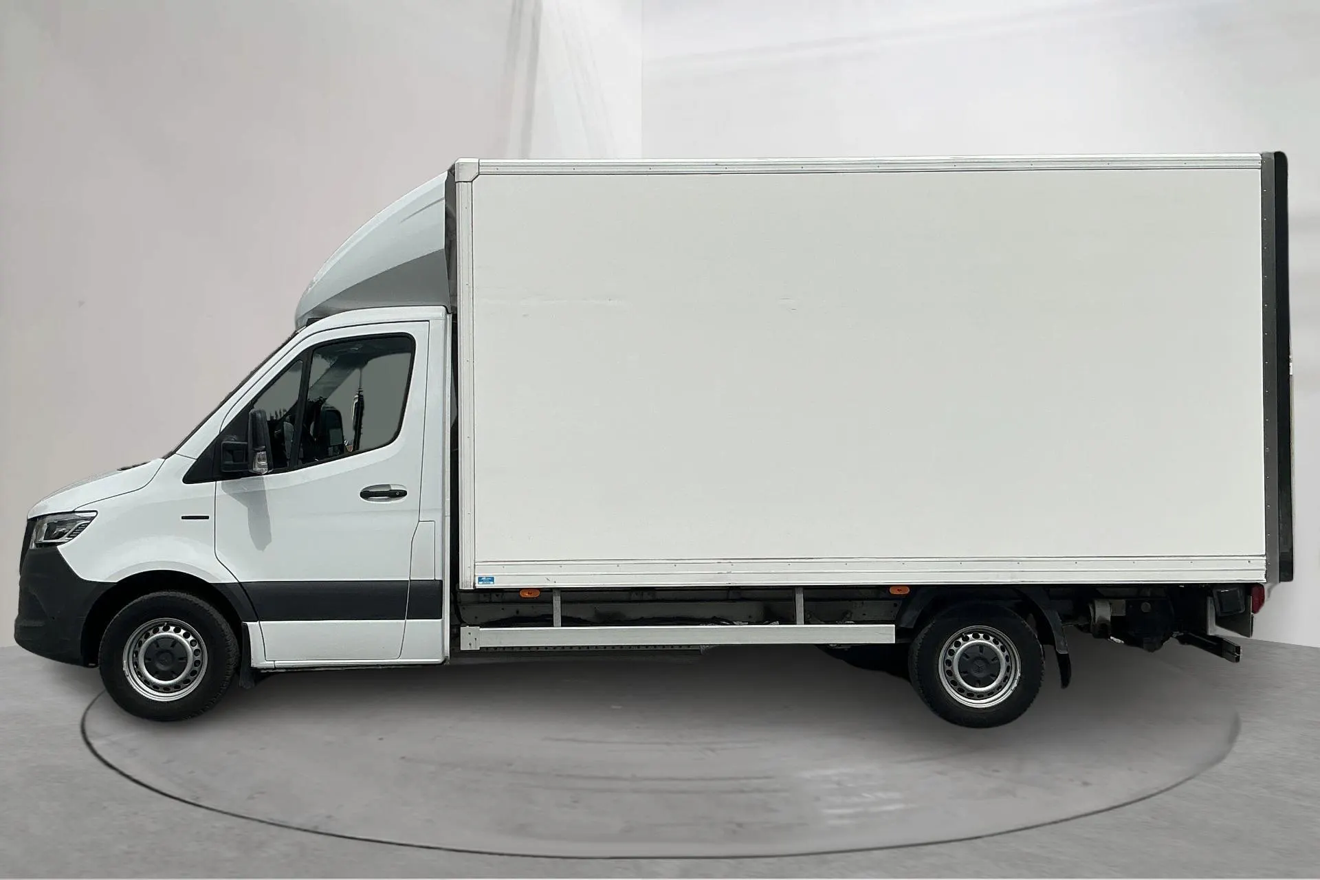 Presentation photo 2 of 33: Mercedes eSprinter 320 Skåp RWD 81kWh (204hk) - 58 998 km - Automatic - white - 2025