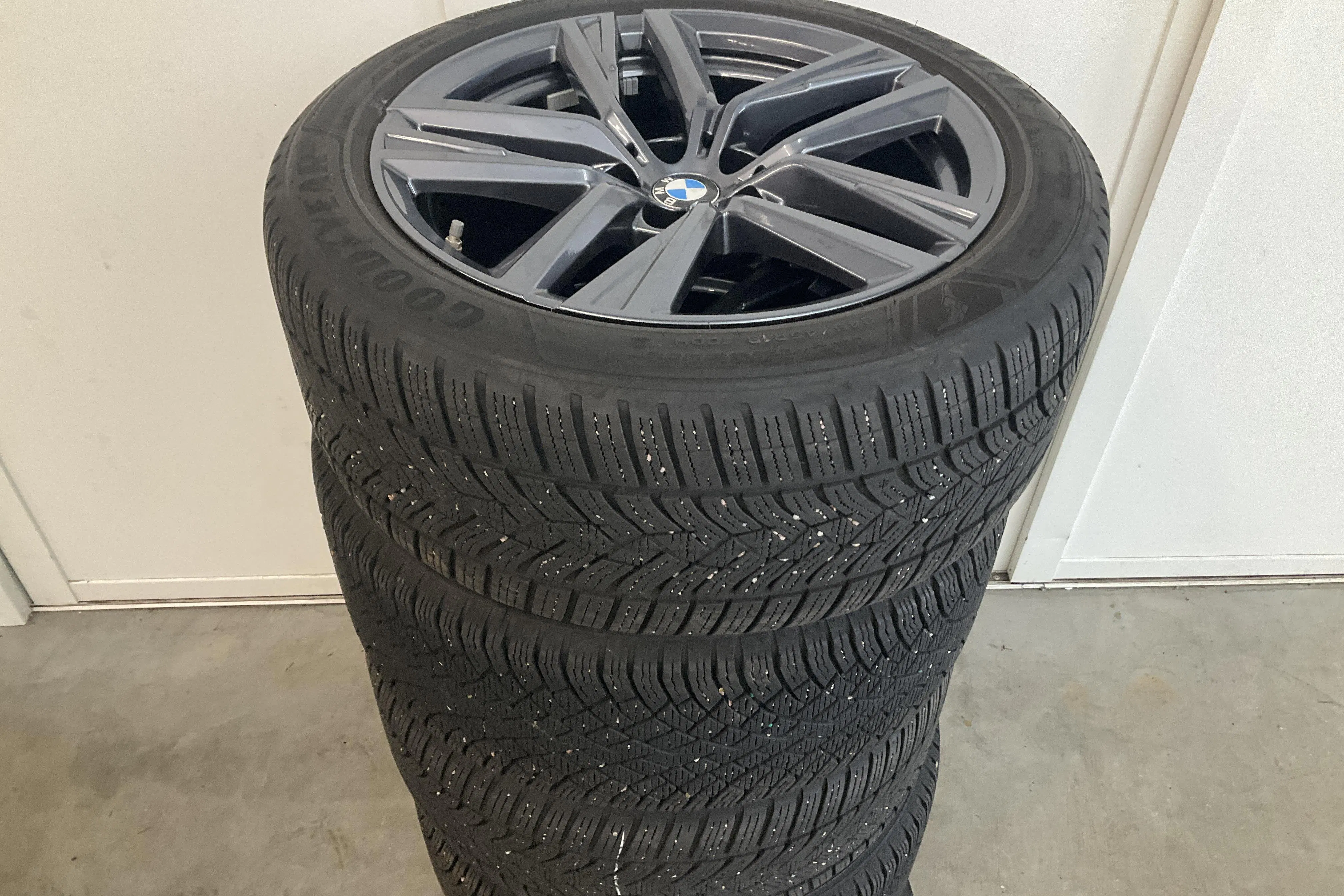 Presentationsfoto 19 av 19: BMW i4 eDrive40, G26 (340hk) - 8 870 mil - Automat - vit - 2024