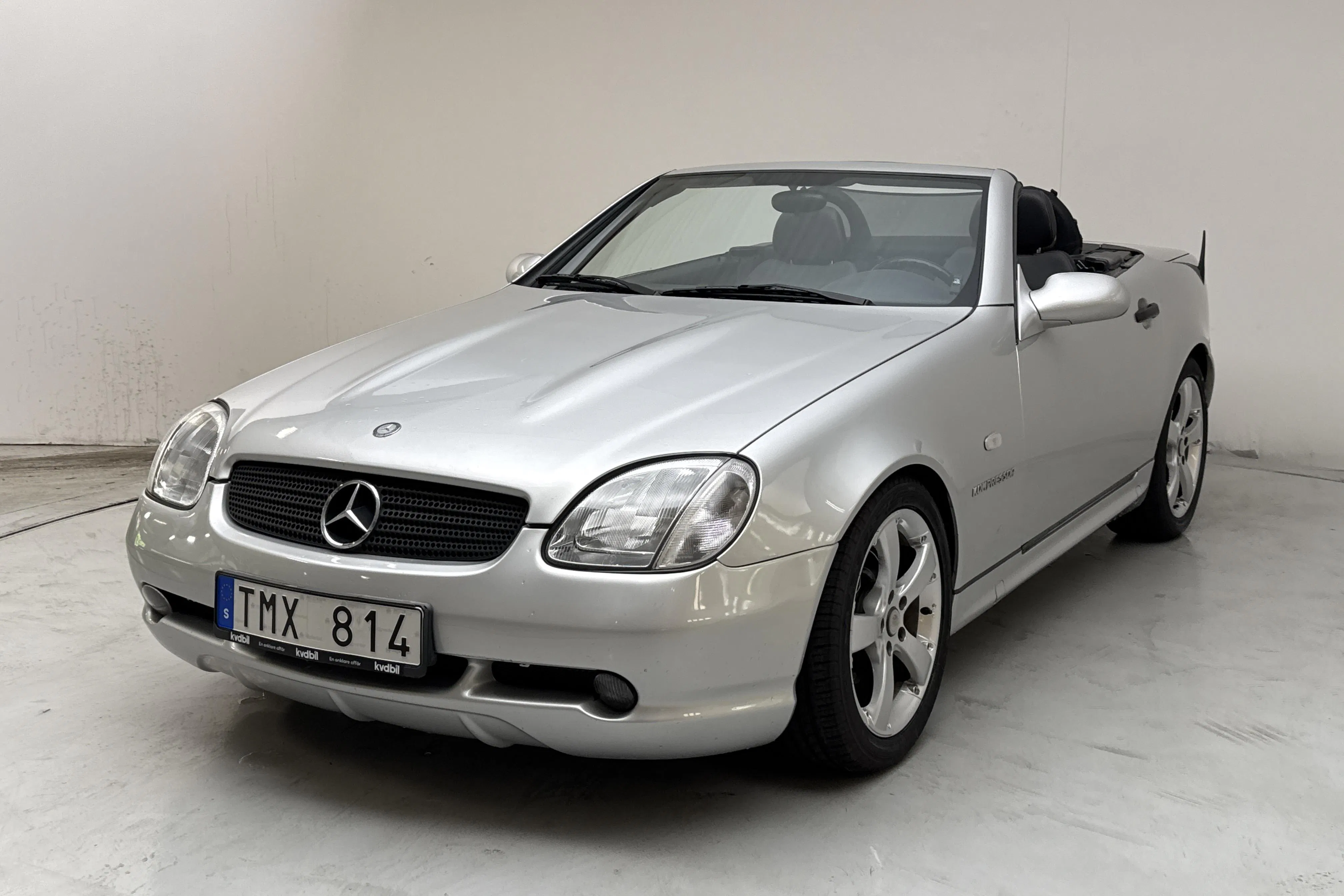 Presentationsfoto 1 av 16: Mercedes SLK 230 Kompressor R170 (193hk) - 10 884 mil - Automat - silver - 2000