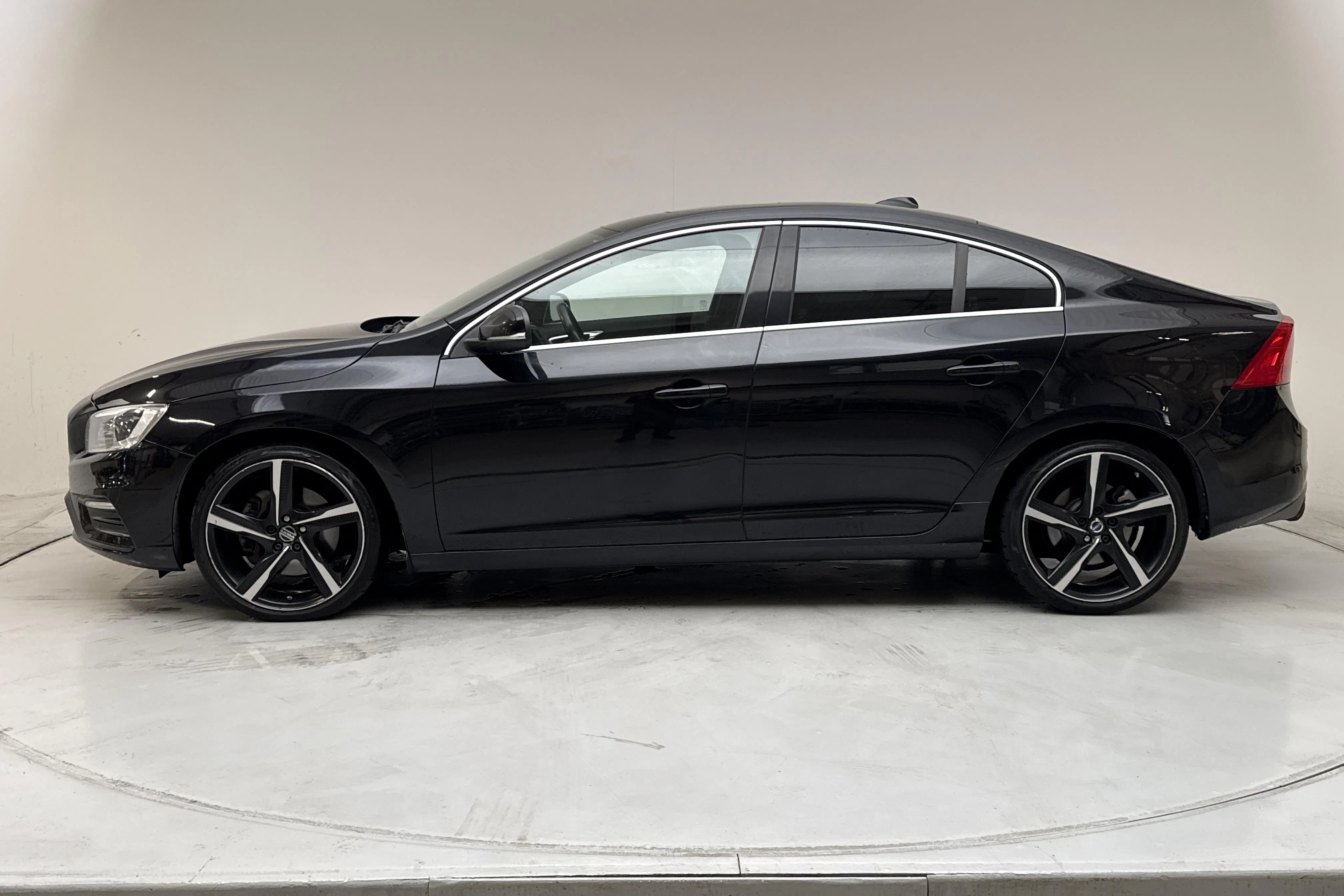 Presentation photo 2 of 16: Volvo S60 T6 (306hk) - 183 050 km - Automatic - black - 2015