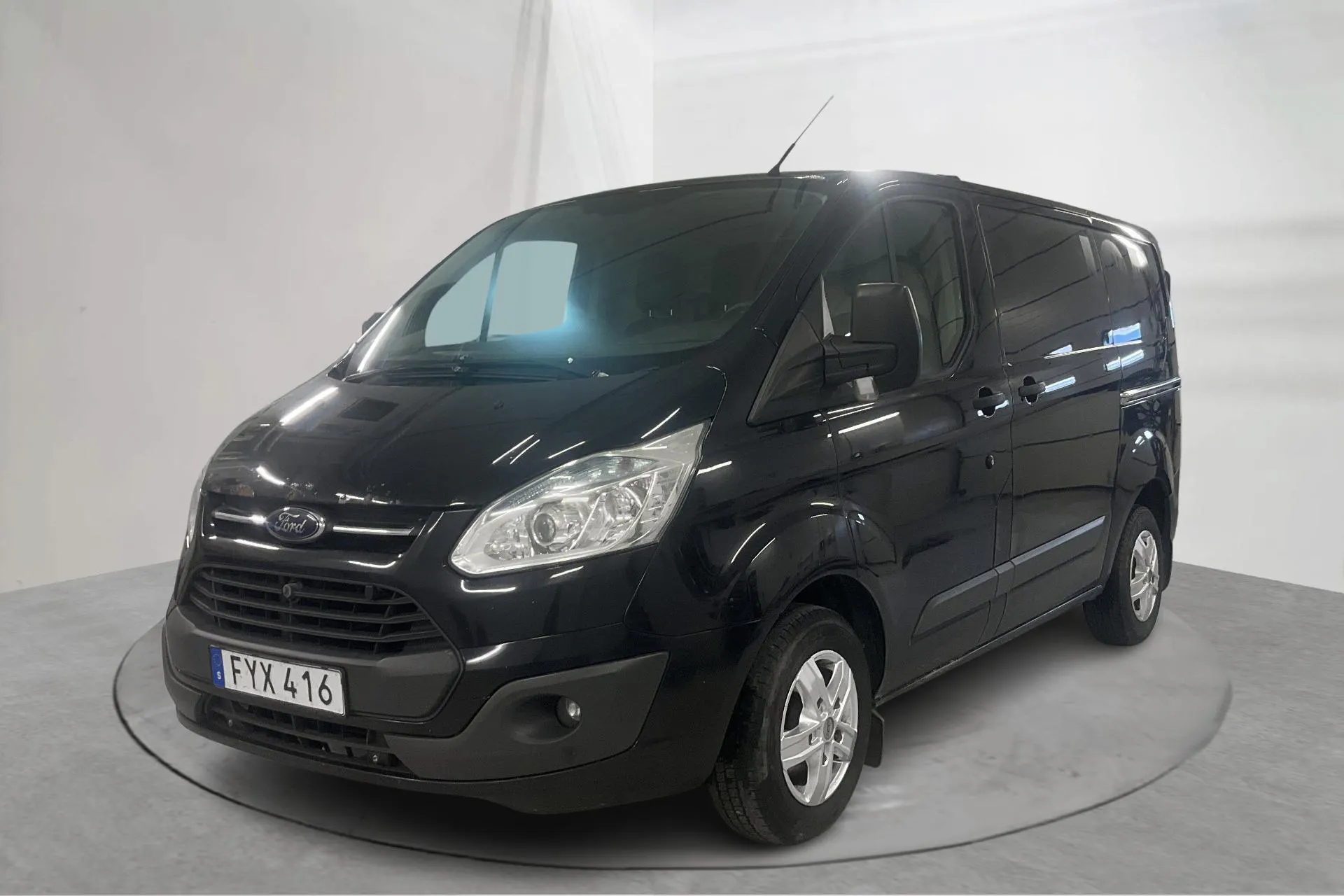 Presentationsfoto 1 av 16: Ford Transit Custom 290 (125hk) - 25 305 mil - Manuell - svart - 2015