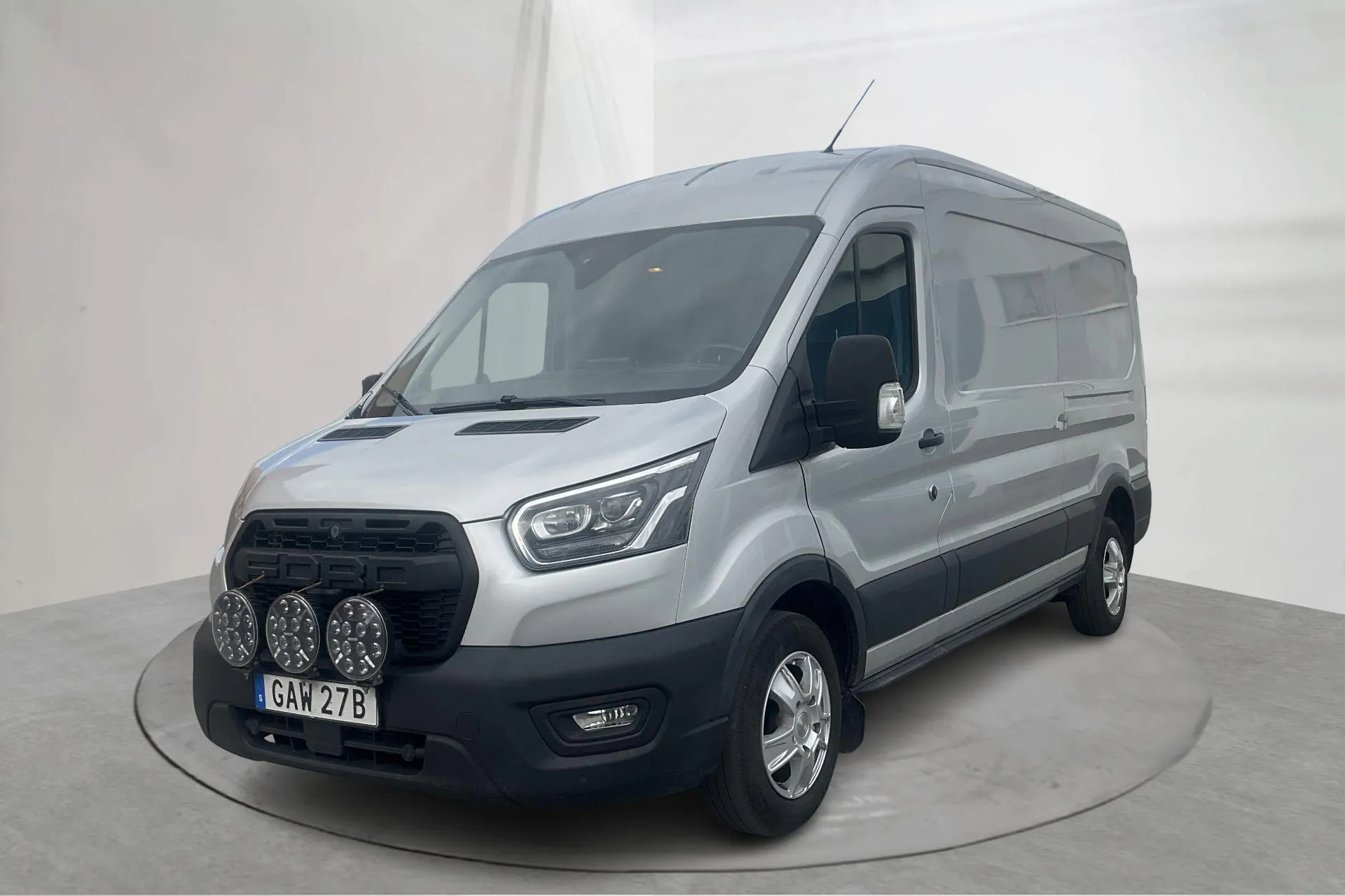 Presentationsfoto 1 av 20: Ford Transit 350 2.0 TDCi 2WD Skåp (160hk) - 9 360 mil - Automat - silver - 2022