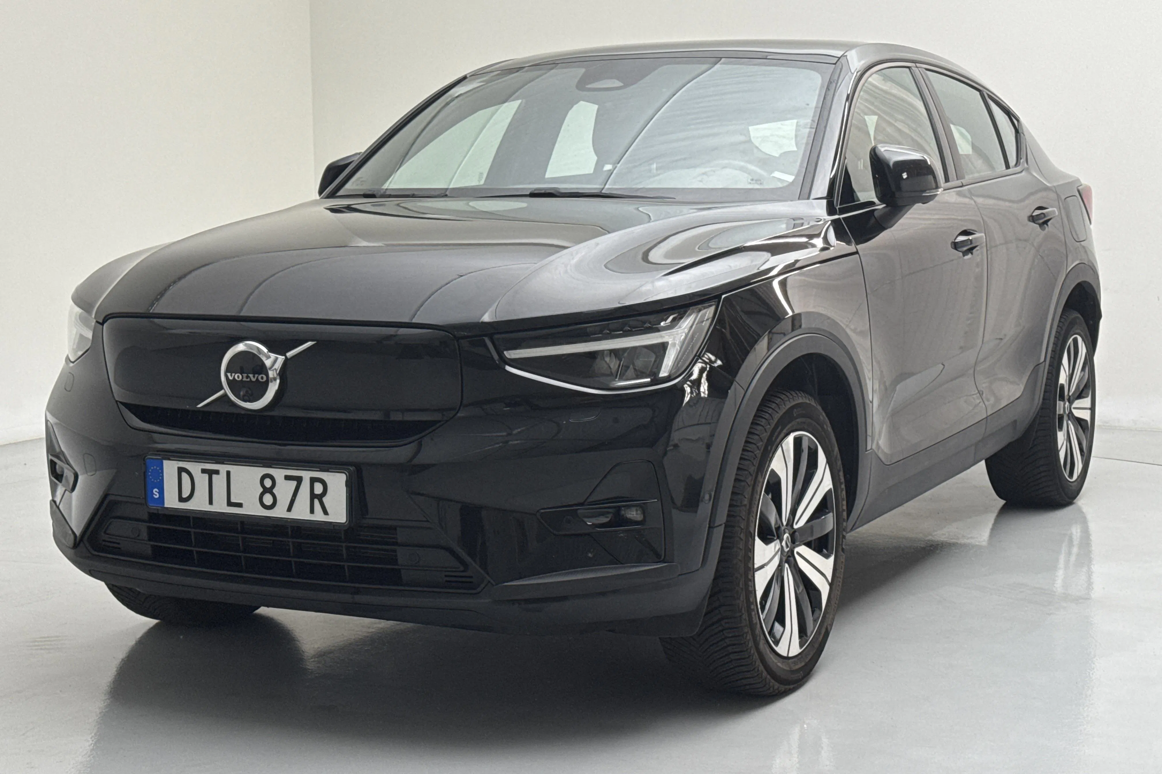Presentationsfoto 1 av 20: Volvo C40 Recharge (231hk) - 7 175 mil - Automat - svart - 2023