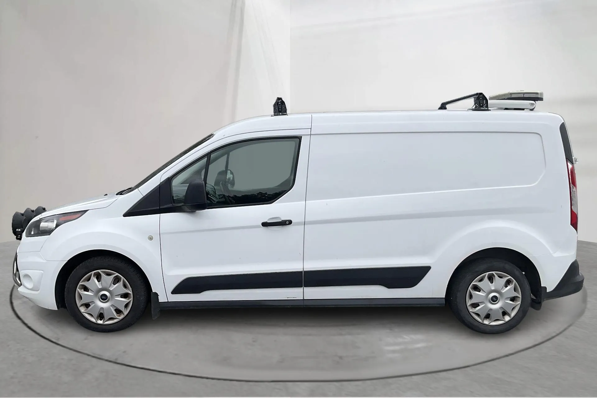 Presentationsfoto 2 av 13: Ford Transit Connect 1.5 TDCi (120hk) - 29 302 mil - Automat - vit - 2016