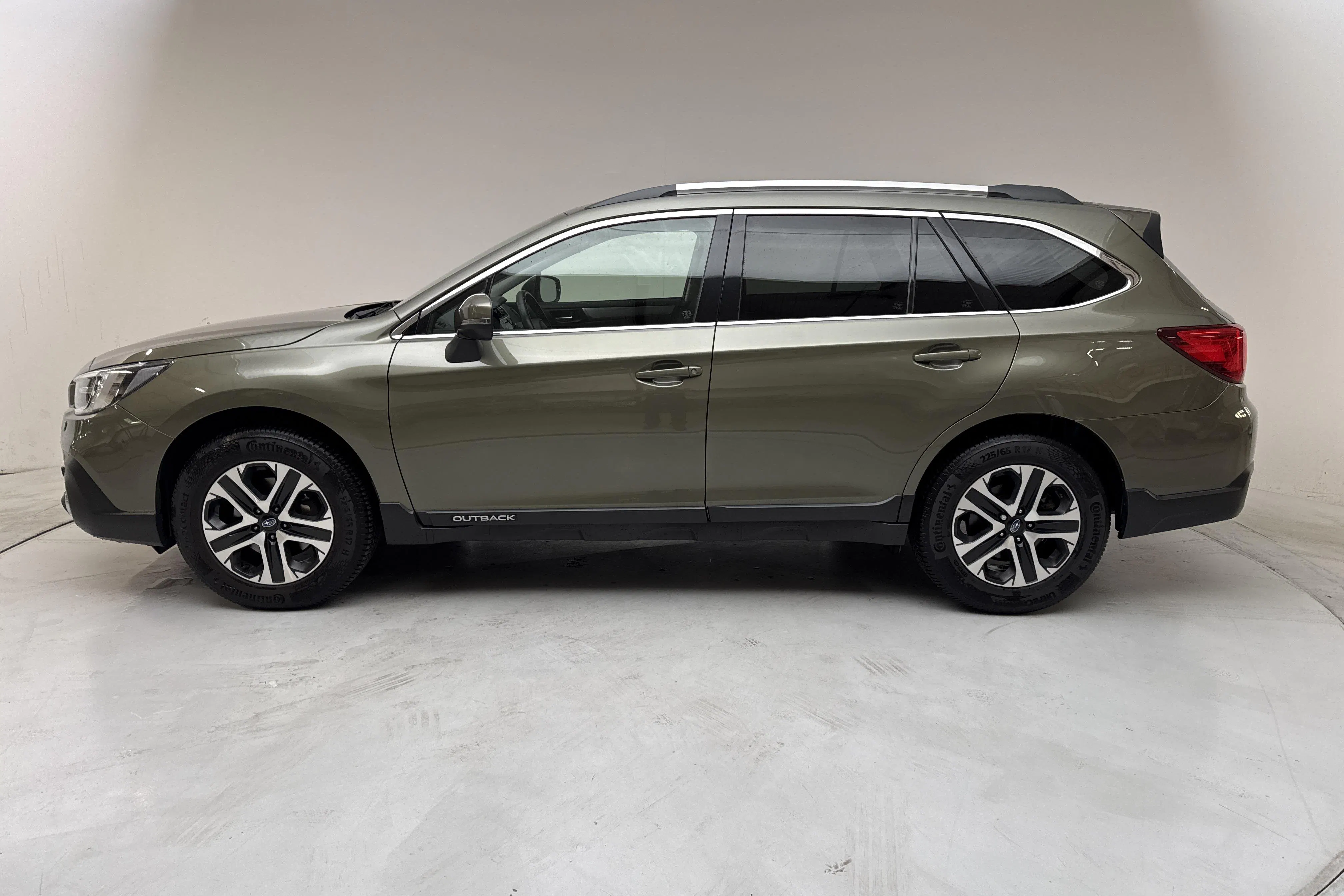 Presentation photo 2 of 14: Subaru Outback 2.5i 4WD (175hk) - 8 386 Scandinavian mile - Automatic - green - 2019