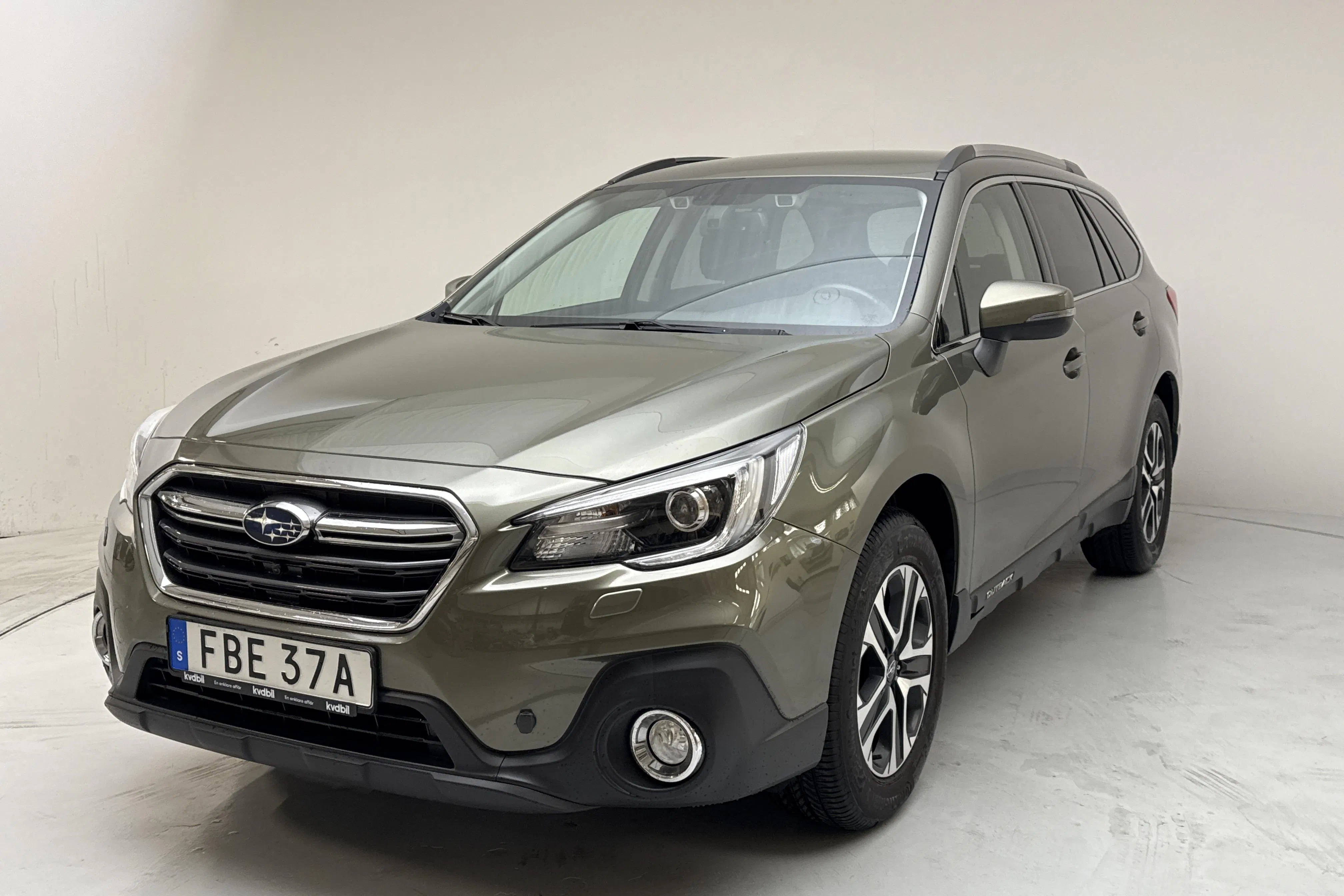 Presentation photo 1 of 14: Subaru Outback 2.5i 4WD (175hk) - 8 386 Scandinavian mile - Automatic - green - 2019