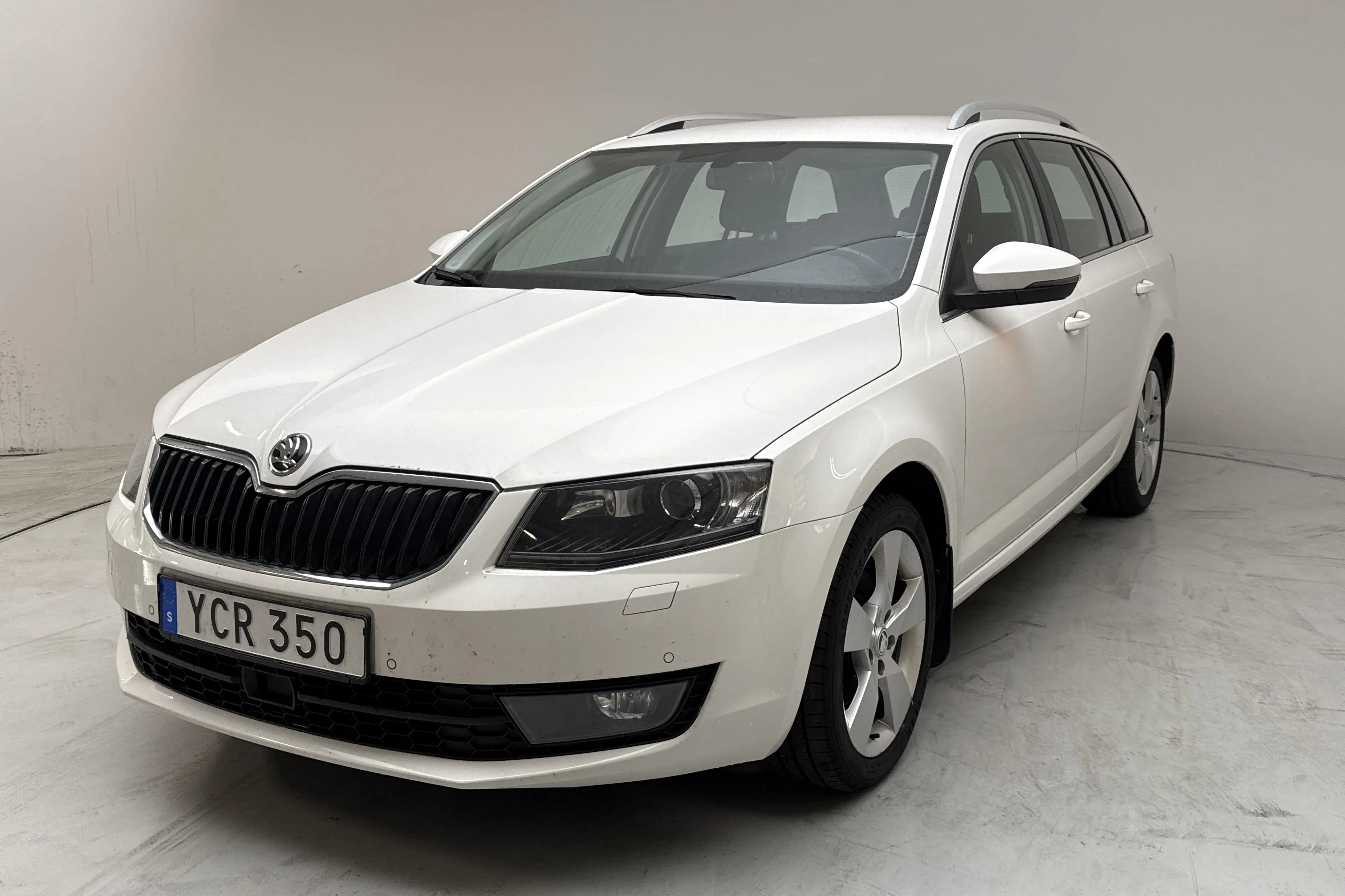 Presentation photo 1 of 13: Skoda Octavia III 1.4 G-TEC Combi (110hk) - 191 290 km - Manual - white - 2016