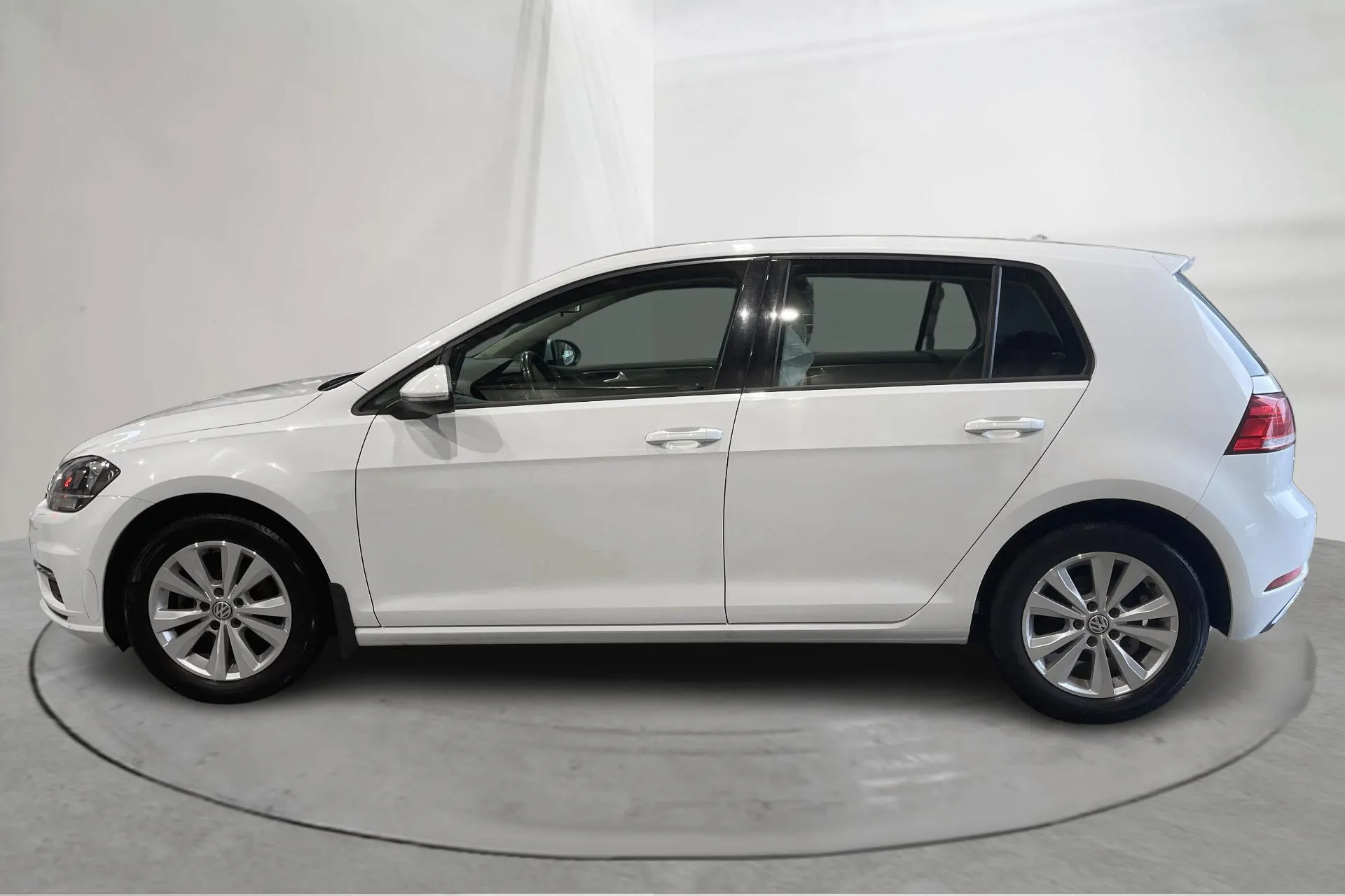 Presentationsfoto 2 av 15: VW Golf VII 1.4 TSI Multifuel 5dr (125hk) - 8 600 mil - Manuell - vit - 2018
