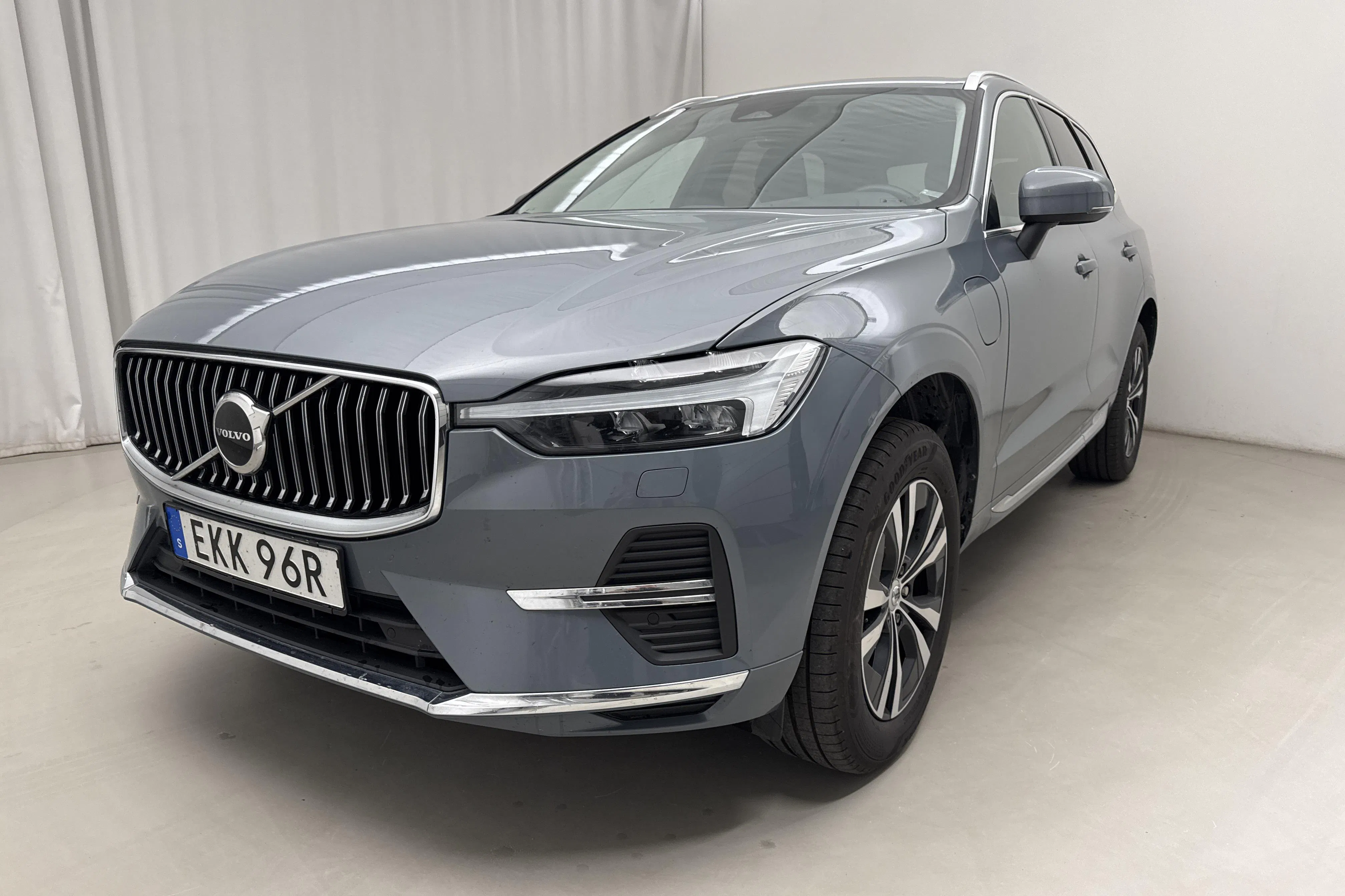 Presentation photo 1 of 20: Volvo XC60 T6 AWD Recharge (350hk) - 123 120 km - Automatic - gray - 2022