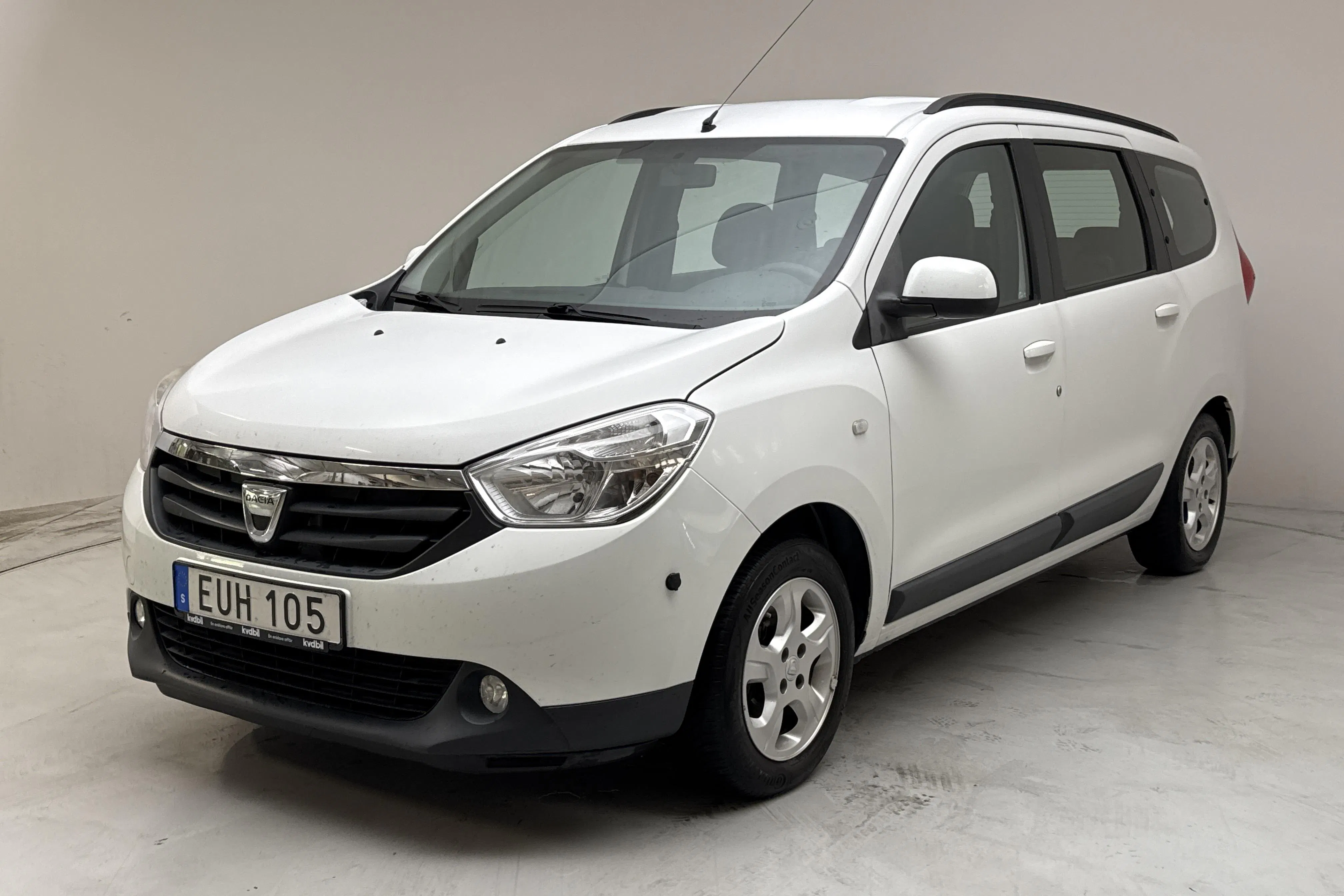 Presentation photo 1 of 12: Dacia Lodgy 1.2 TCe (115hk) - 135 620 km - Manual - white - 2015