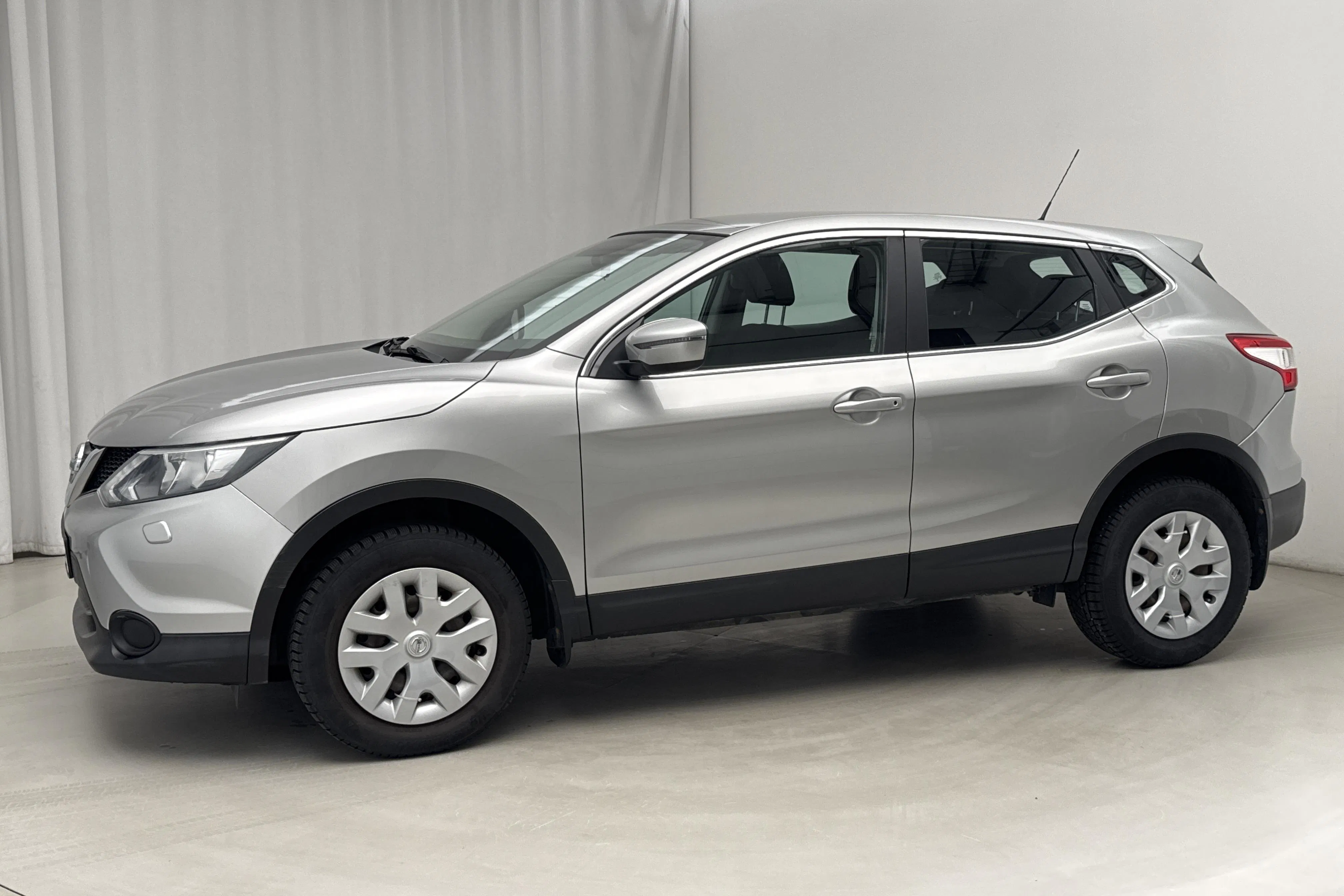Presentationsfoto 2 av 13: Nissan Qashqai 1.2 (115hk) - 2 324 mil - Manuell - silver - 2015