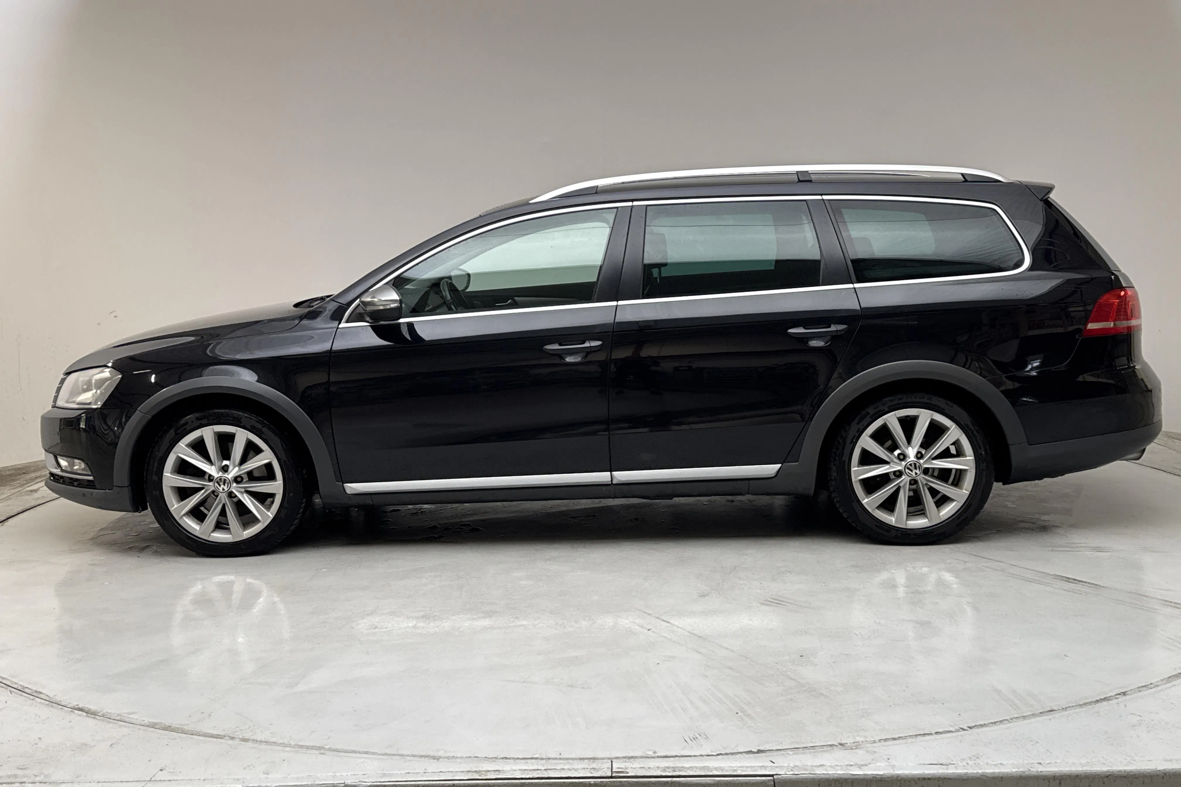 Presentationsfoto 2 av 14: VW Passat Alltrack 2.0 TDI BlueMotion Technology 4Motion (177hk) - 25 289 mil - Automat - svart - 2014