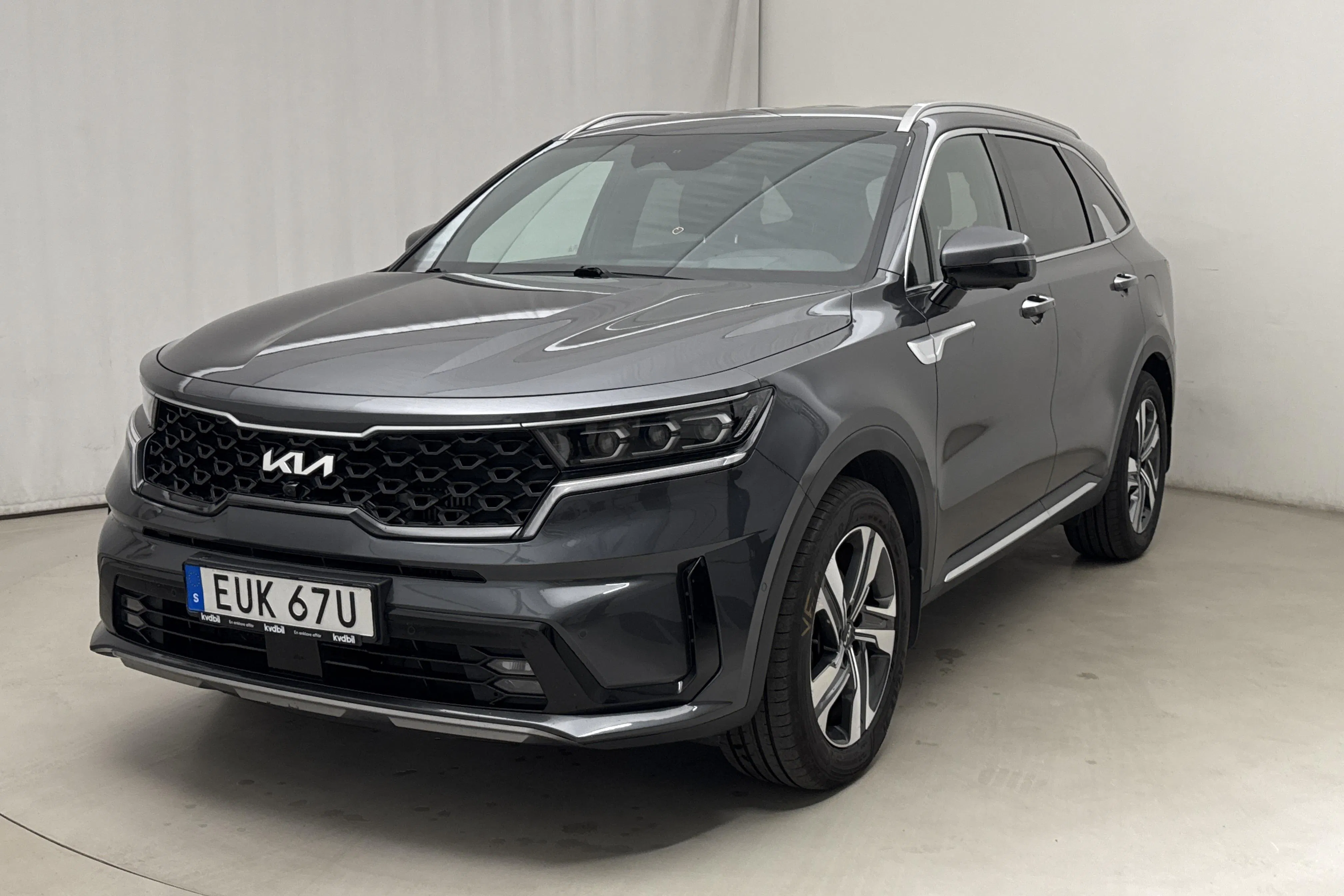 Presentationsfoto 1 av 22: KIA Sorento 1.6 T-GDi Plug-in Hybrid AWD (265hk) - 16 518 mil - Automat - grå - 2022