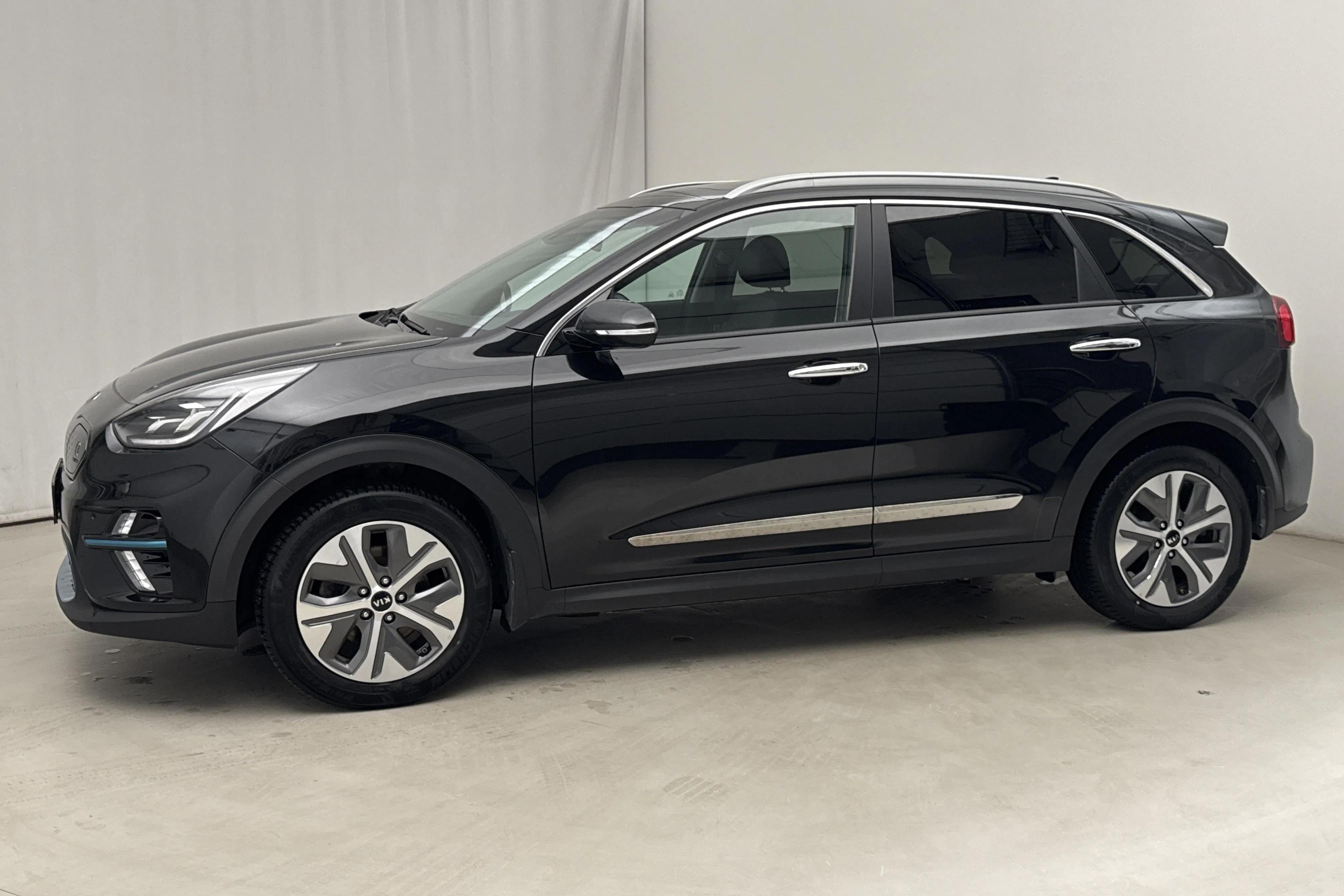 Presentationsfoto 2 av 23: KIA e-Niro 64kWh (204hk) - 5 719 mil - Automat - svart - 2021
