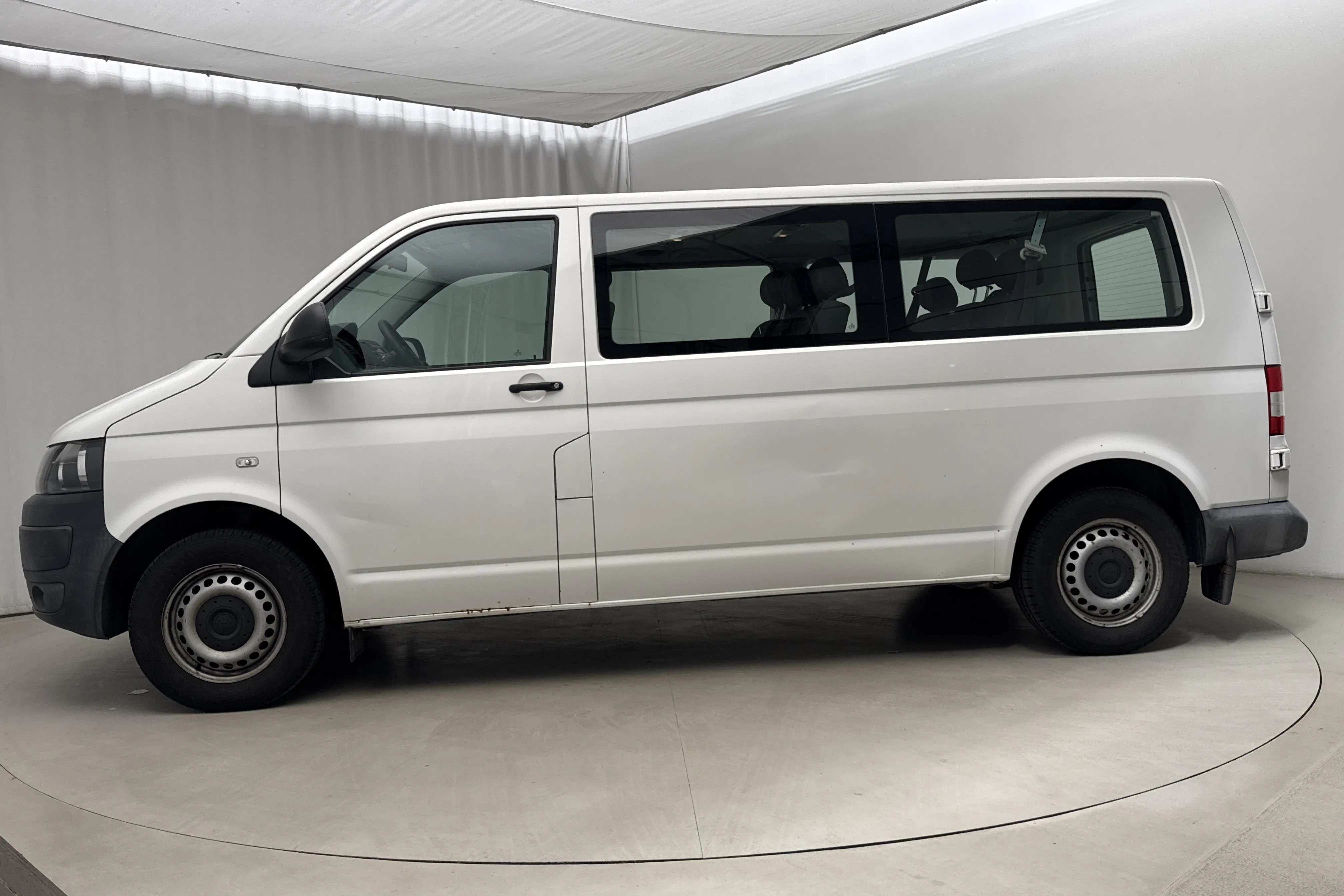 Presentationsfoto 2 av 14: VW Caravelle T5 2.0 TDI (140hk) - 14 444 mil - Manuell - vit - 2013