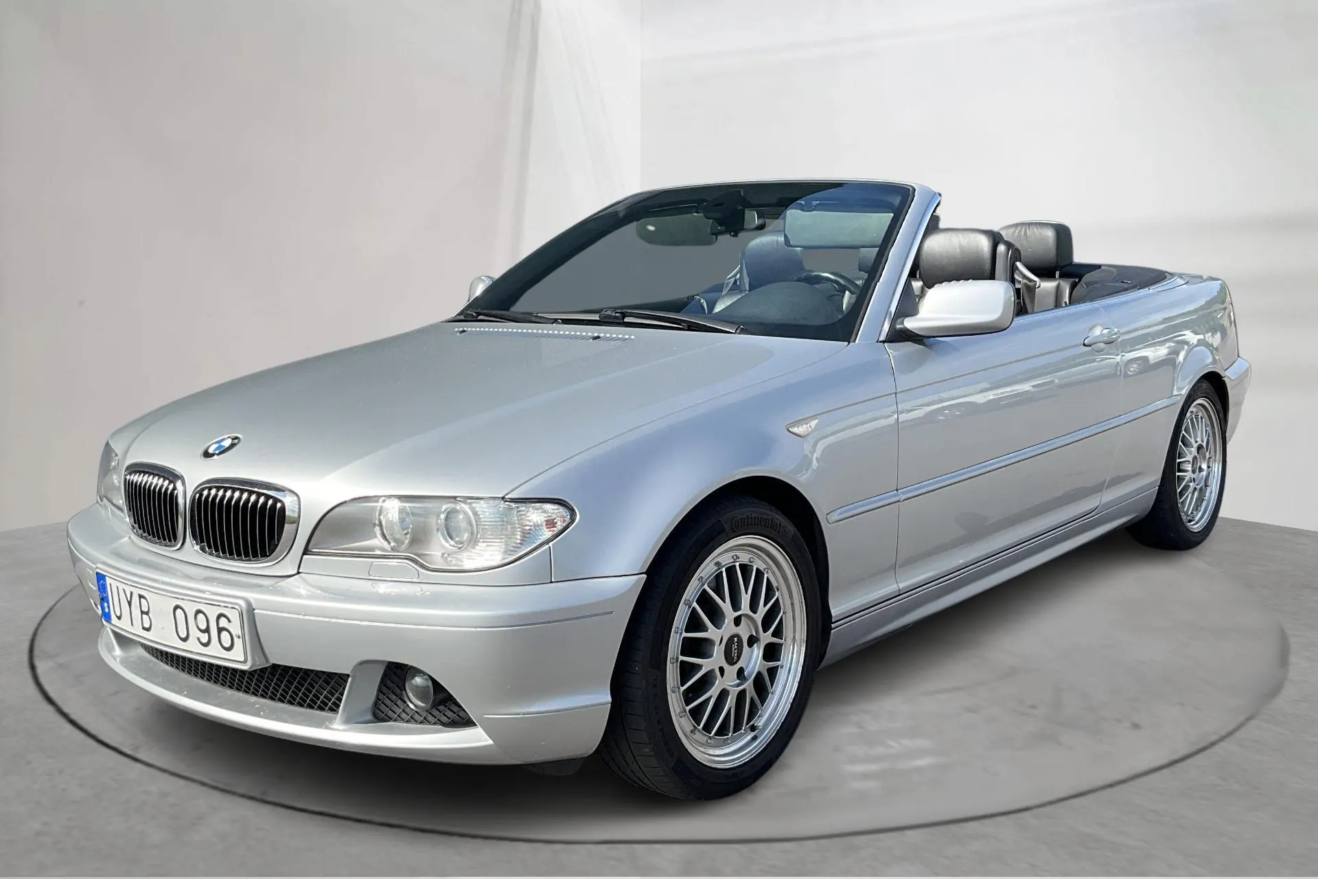 Presentationsfoto 1 av 25: BMW 330Ci Cabriolet, E46 (231hk) - 17 266 mil - Automat - Ljusgrå - 2004