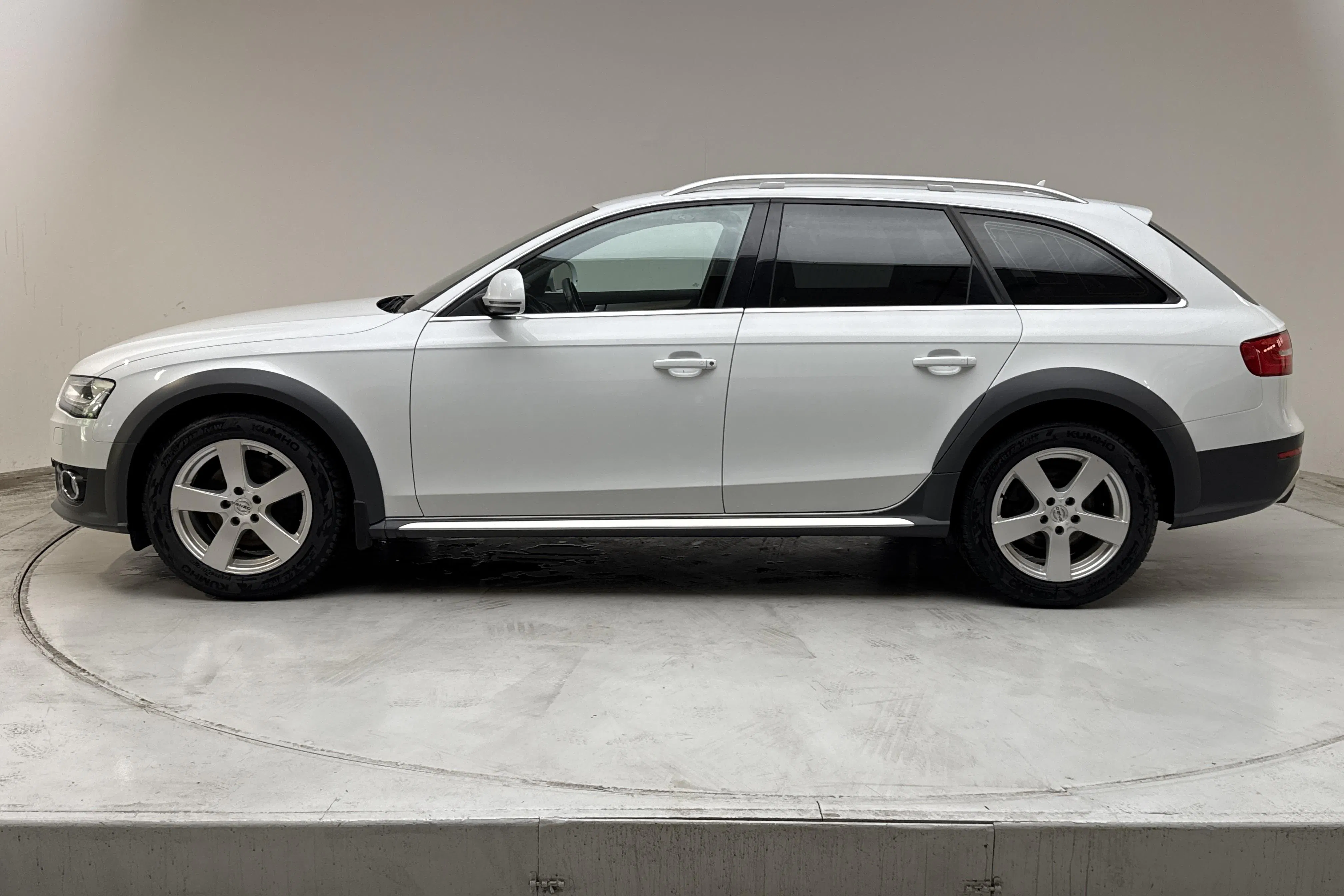 Presentation photo 2 of 13: Audi A4 Allroad 2.0 TDI clean diesel Avant quattro (190hk) - 162 890 km - Automatic - white - 2015