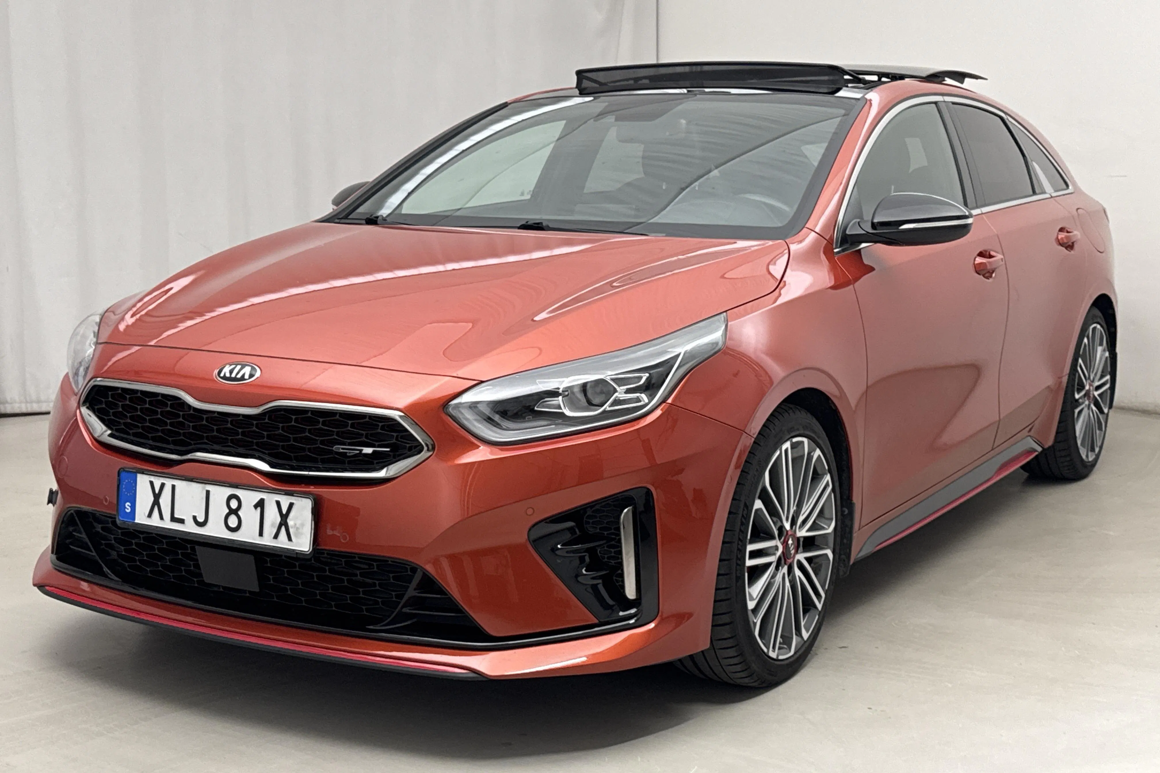 Presentation photo 1 of 23: KIA ProCeed 1.6 T-GDi (204hk) - 43 880 km - Automatic - orange - 2019
