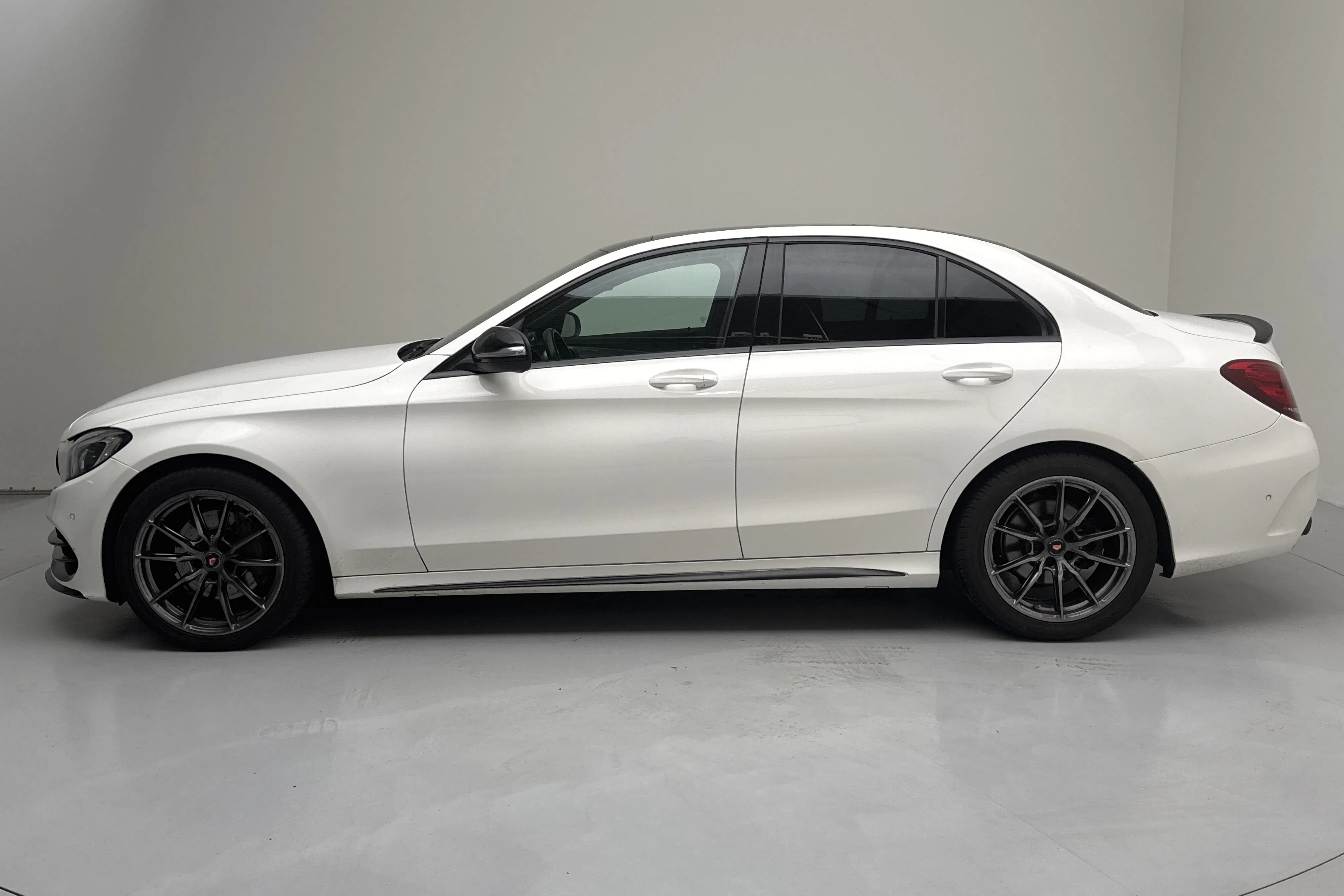 Presentation photo 2 of 12: Mercedes C 220 BlueTEC W205 (170hk) - 235 110 km - Automatic - white - 2015