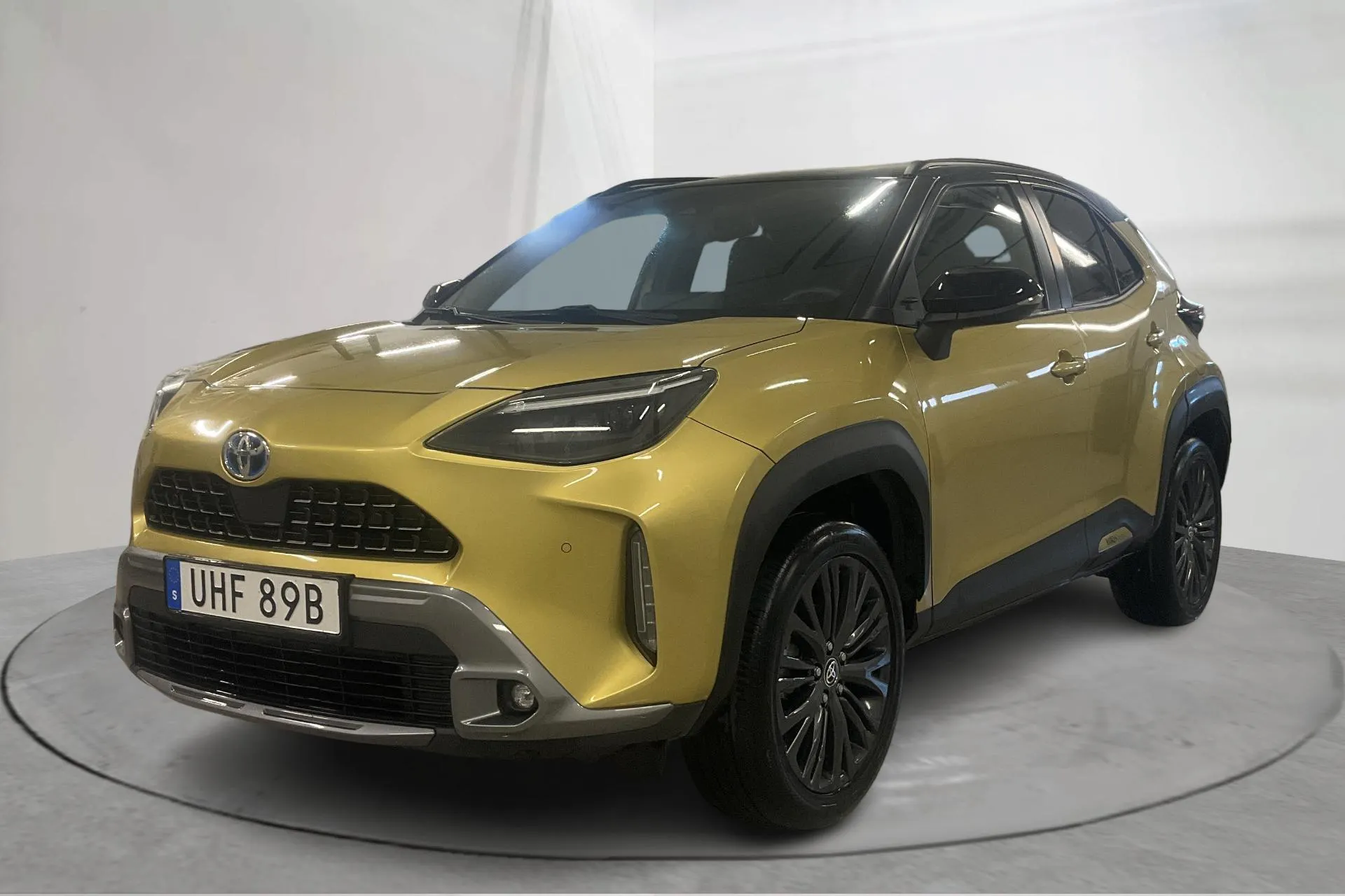 Presentationsfoto 1 av 25: Toyota Yaris Cross 1.5 Hybrid AWD (116hk) - 3 480 mil - Automat - gul - 2023