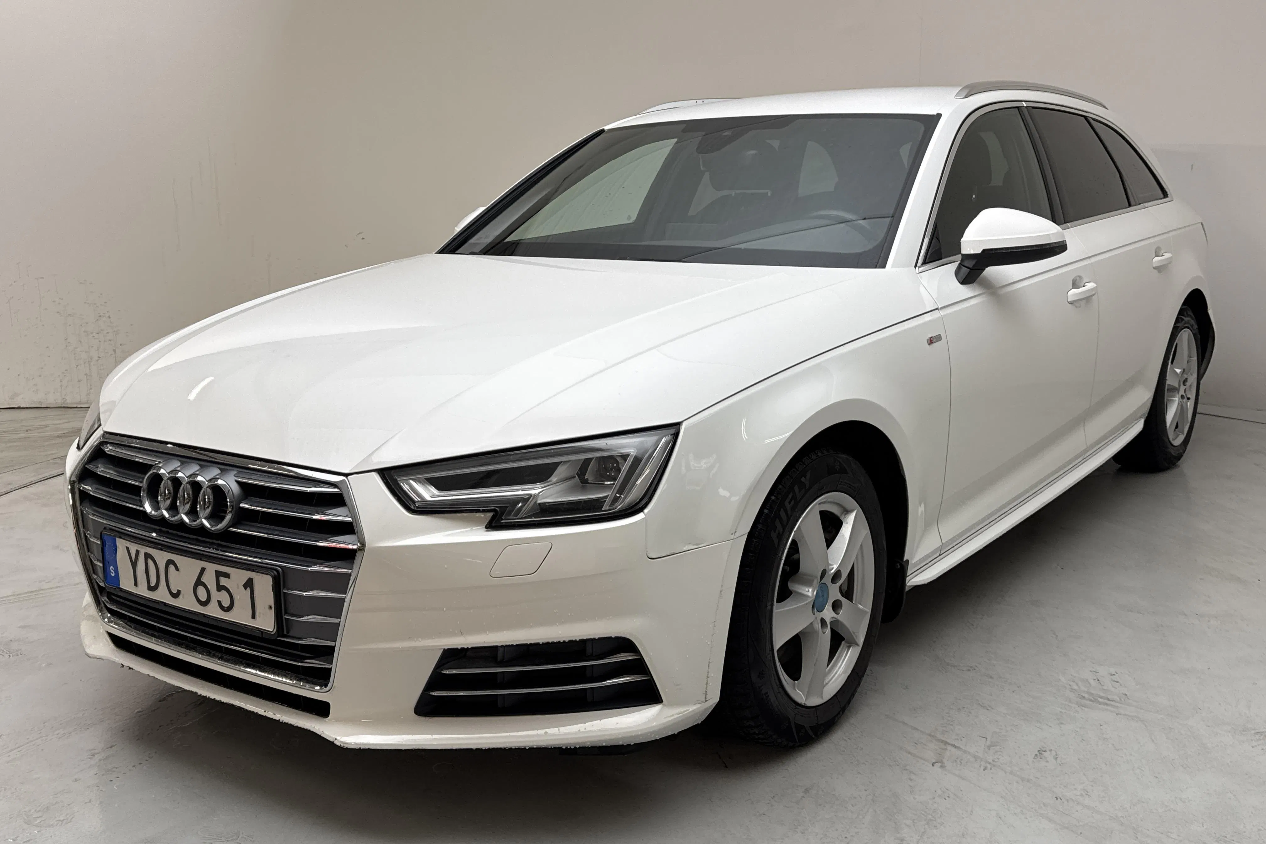 Presentation photo 1 of 13: Audi A4 2.0 TDI Avant (190hk) - 194 350 km - Automatic - white - 2016